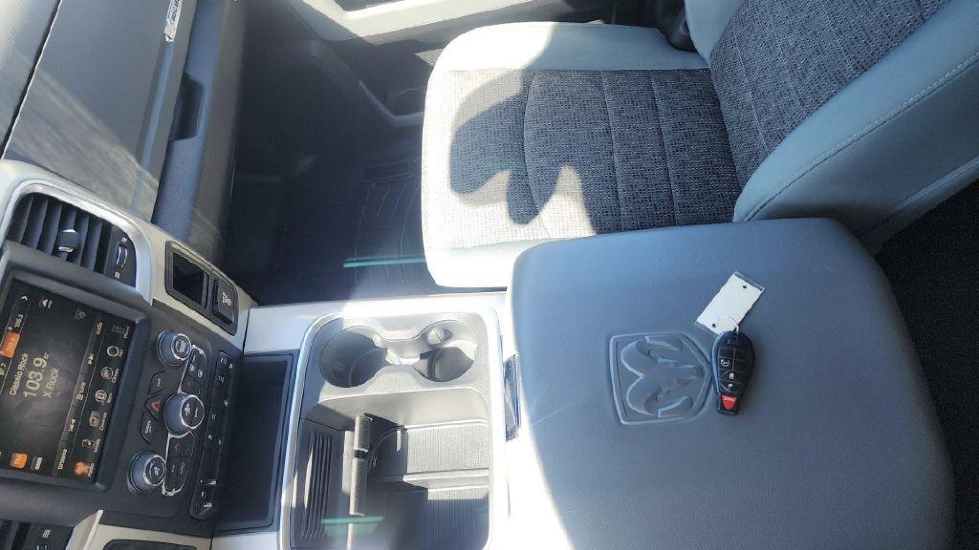 2016 BURGUN RAM 1500 SLT - 4WD (3C6RR7LT7GG) with an 5.7L engine, Automatic transmission, located at 101 S. Halleck St., DeMotte, 46310, (219) 987-2922, 41.202343, -87.198189 - Photo#20