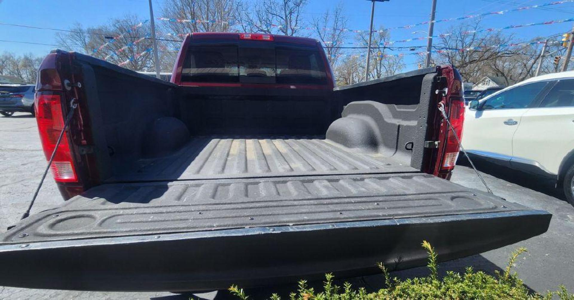 2016 BURGUN RAM 1500 SLT - 4WD (3C6RR7LT7GG) with an 5.7L engine, Automatic transmission, located at 101 S. Halleck St., DeMotte, 46310, (219) 987-2922, 41.202343, -87.198189 - Photo#5