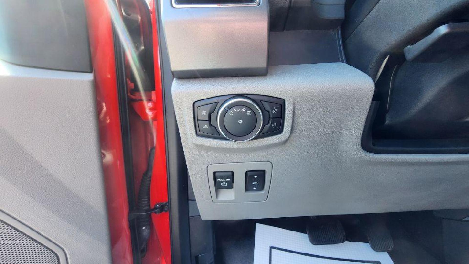 2018 RED FORD F150 SUPERCREW (1FTEW1EP6JK) with an 2.7L engine, Automatic transmission, located at 101 S. Halleck St., DeMotte, 46310, (219) 987-2922, 41.202343, -87.198189 - Photo#17