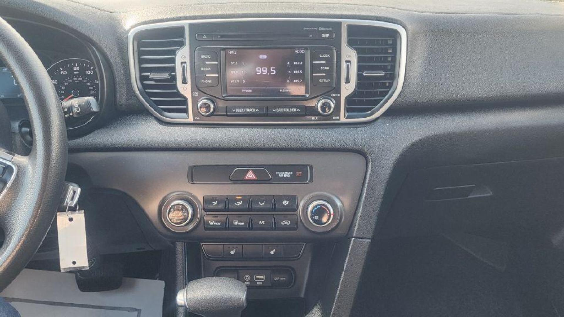 2017 GRAY KIA SPORTAGE LX - FWD (KNDPM3AC2H7) with an 2.4L engine, Automatic transmission, located at 101 S. Halleck St., DeMotte, 46310, (219) 987-2922, 41.202343, -87.198189 - Photo#11