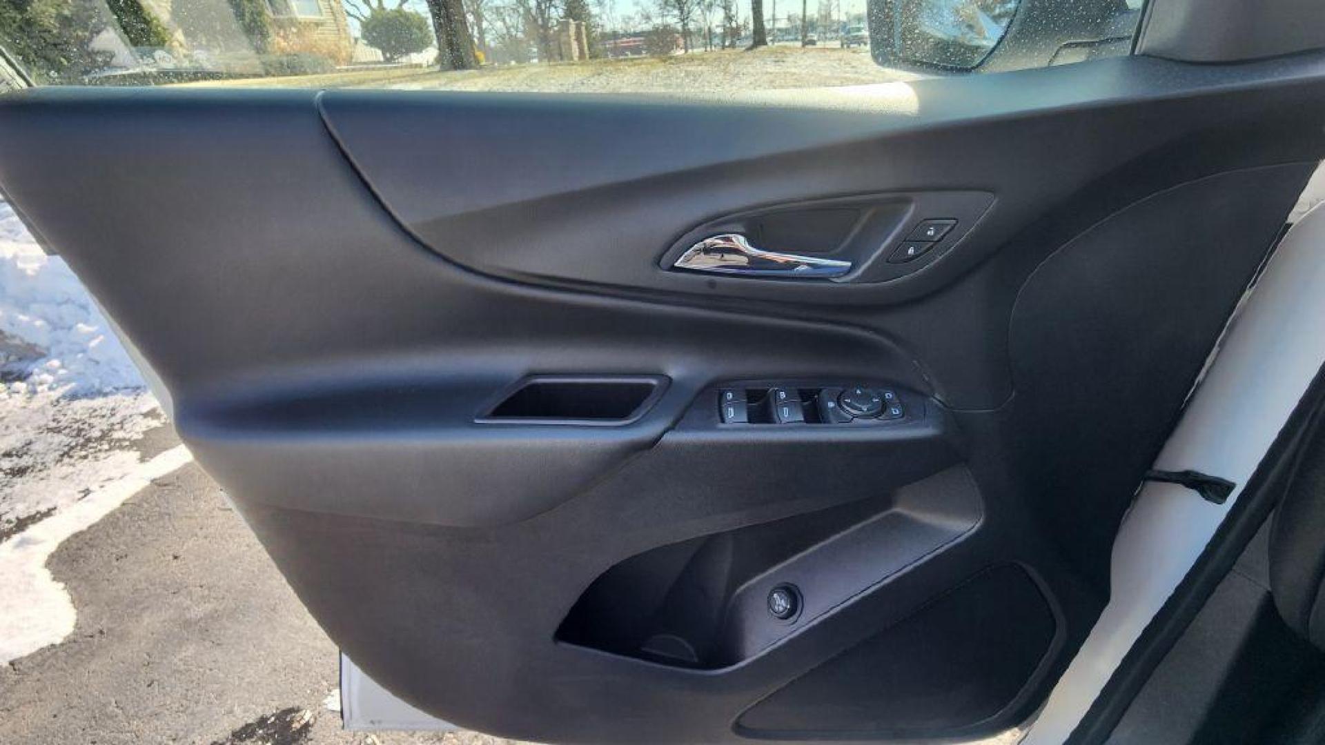 2018 WHITE CHEVROLET EQUINOX LT - AWD (2GNAXTEX5J6) with an 2.0L engine, Automatic transmission, located at 101 S. Halleck St., DeMotte, 46310, (219) 987-2922, 41.202343, -87.198189 - Photo#17
