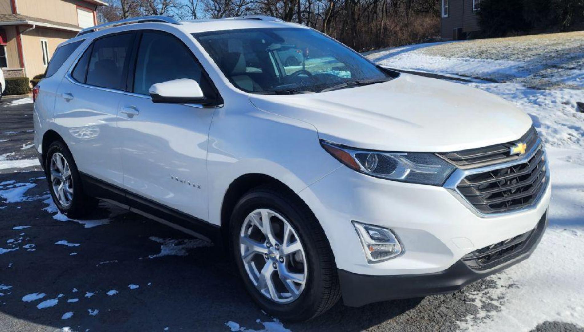 2018 WHITE CHEVROLET EQUINOX LT - AWD (2GNAXTEX5J6) with an 2.0L engine, Automatic transmission, located at 101 S. Halleck St., DeMotte, 46310, (219) 987-2922, 41.202343, -87.198189 - Photo#1