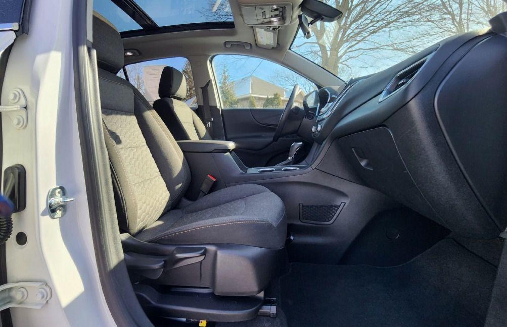 2018 WHITE CHEVROLET EQUINOX LT - AWD (2GNAXTEX5J6) with an 2.0L engine, Automatic transmission, located at 101 S. Halleck St., DeMotte, 46310, (219) 987-2922, 41.202343, -87.198189 - Photo#7