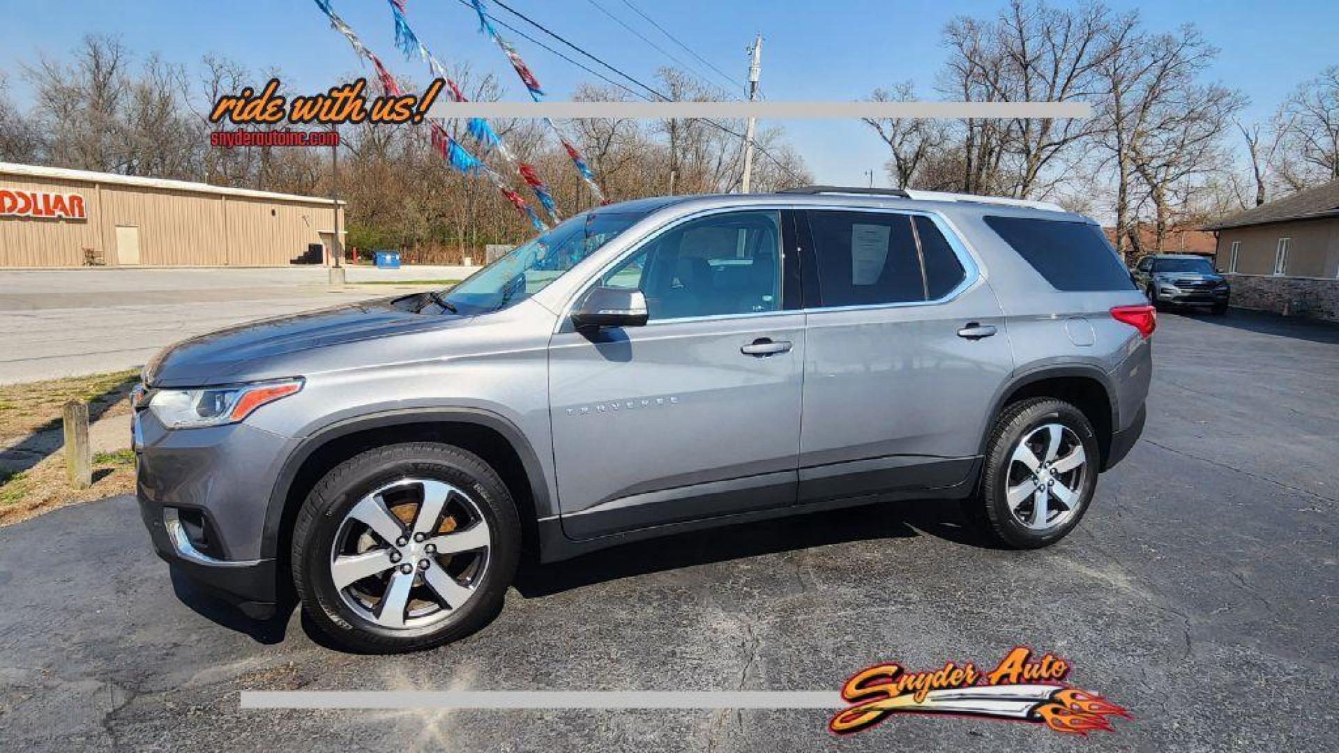 2018 GRAY CHEVROLET TRAVERSE LT (1GNERHKW6JJ) with an 3.6L engine, Automatic transmission, located at 101 S. Halleck St., DeMotte, 46310, (219) 987-2922, 41.202343, -87.198189 - Photo#0
