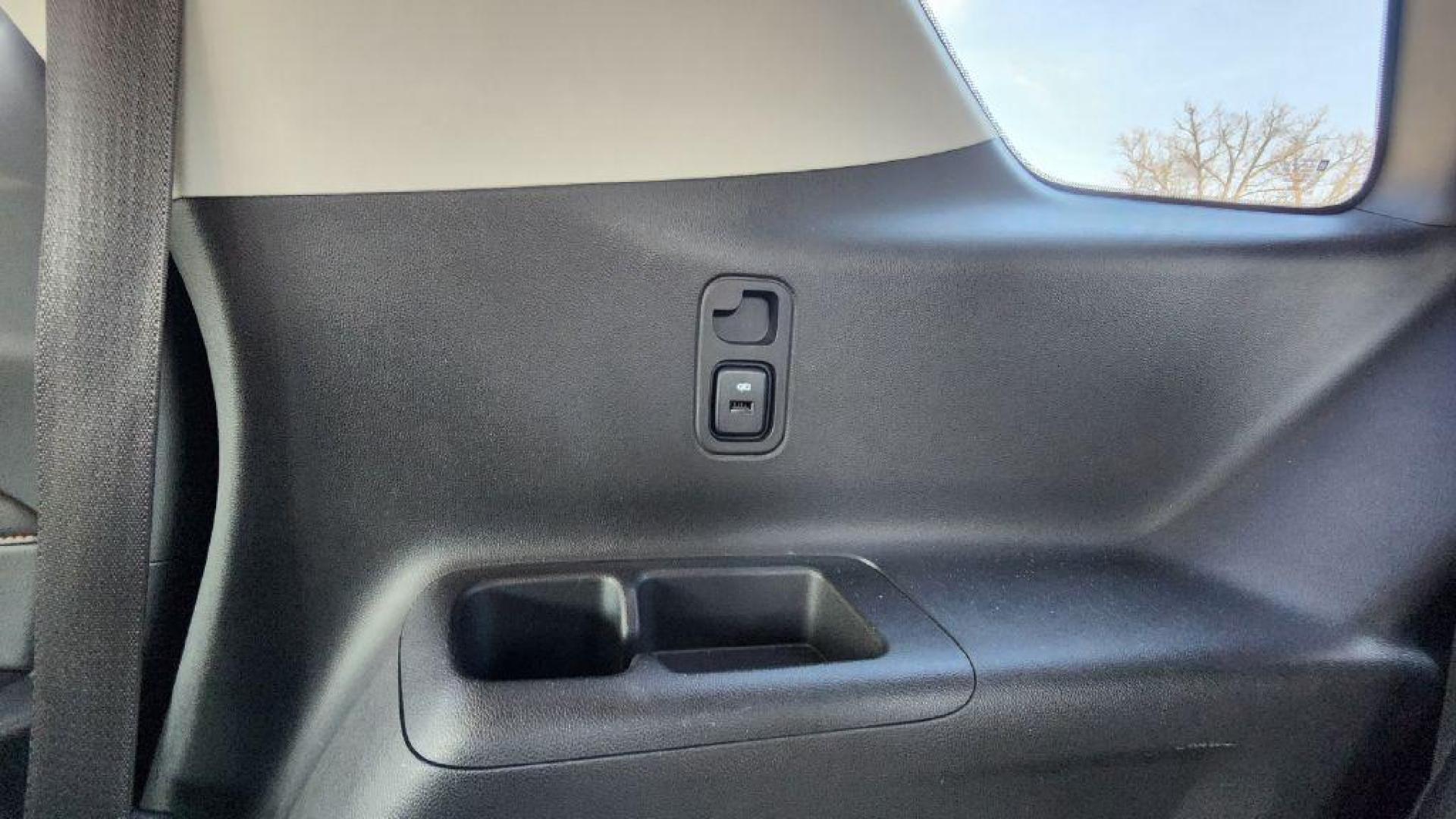 2018 GRAY CHEVROLET TRAVERSE LT (1GNERHKW6JJ) with an 3.6L engine, Automatic transmission, located at 101 S. Halleck St., DeMotte, 46310, (219) 987-2922, 41.202343, -87.198189 - Photo#20