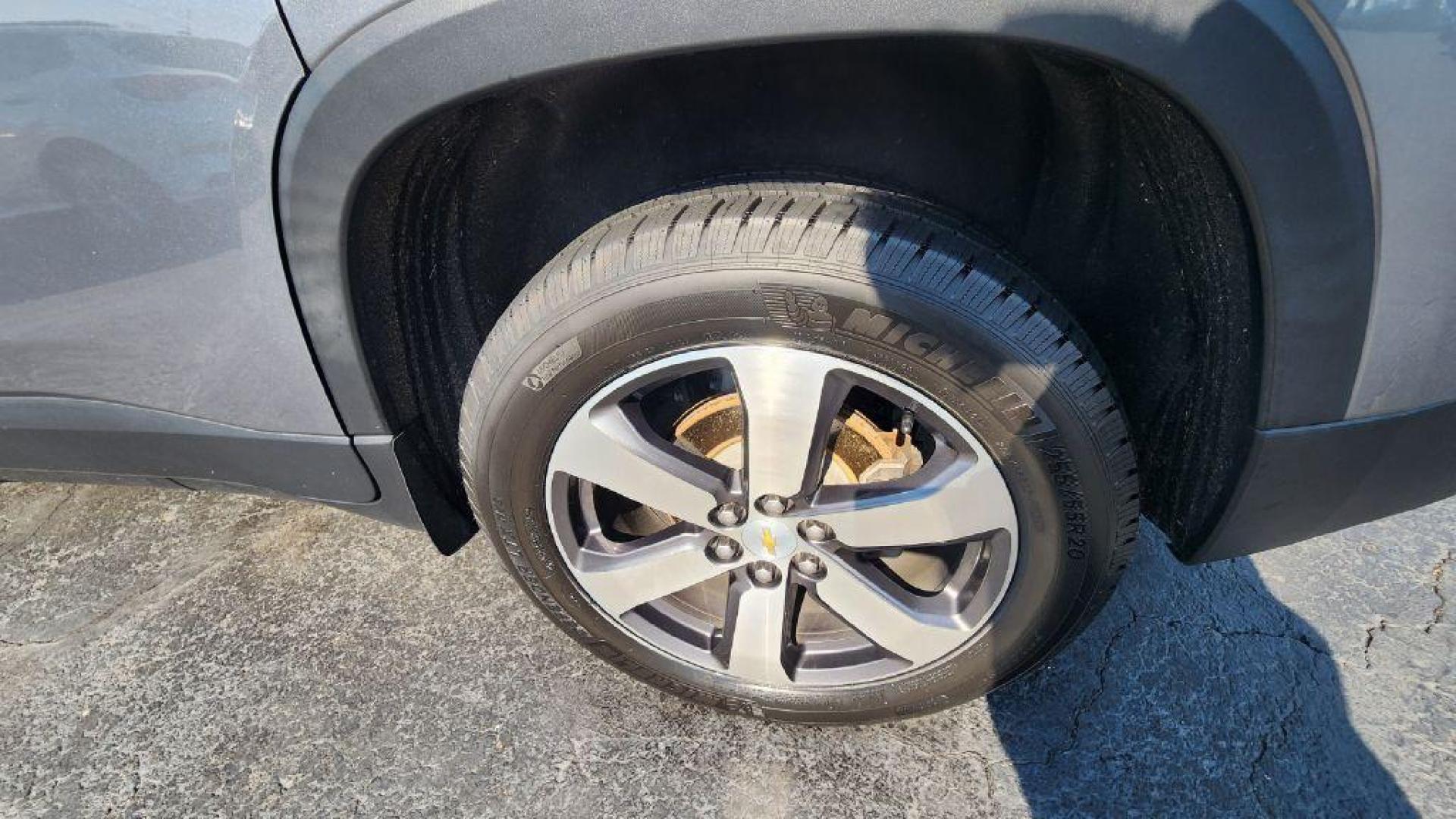 2018 GRAY CHEVROLET TRAVERSE LT (1GNERHKW6JJ) with an 3.6L engine, Automatic transmission, located at 101 S. Halleck St., DeMotte, 46310, (219) 987-2922, 41.202343, -87.198189 - Photo#23