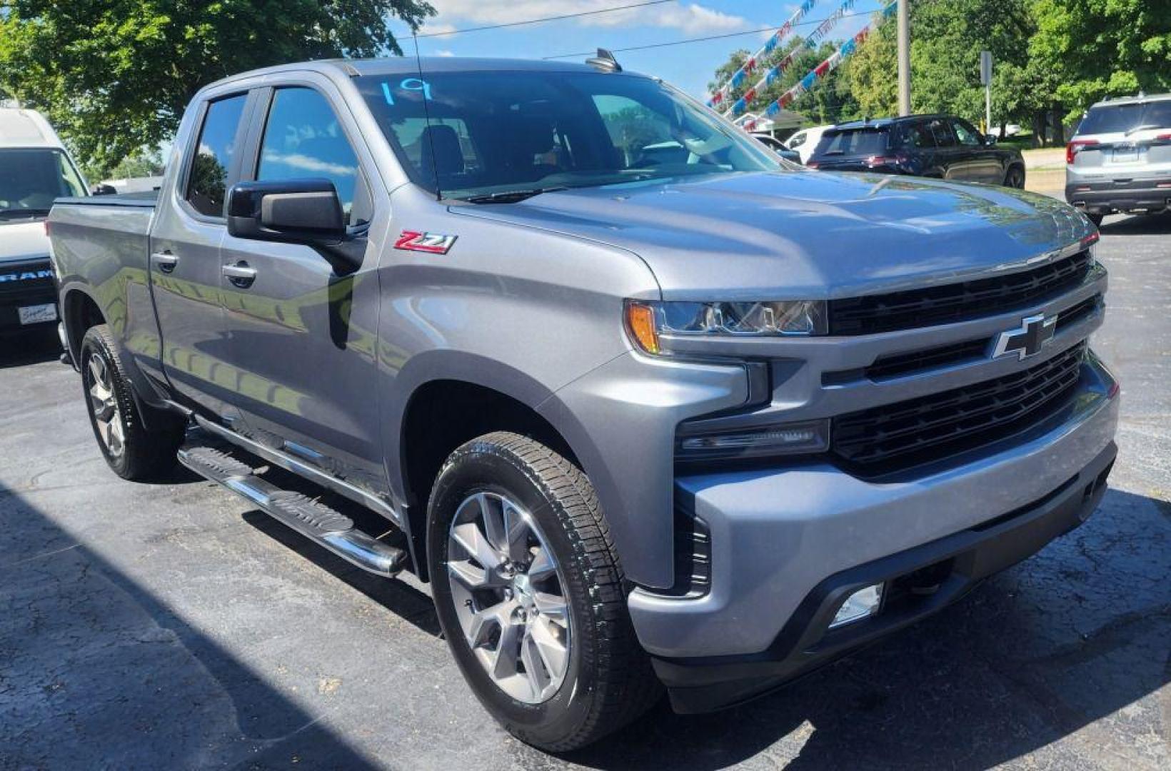 2019 GRAY CHEVROLET SILVERADO 1500 RST - 4WD (1GCRYEED3KZ) with an 5.3L engine, Automatic transmission, located at 101 S. Halleck St., DeMotte, 46310, (219) 987-2922, 41.202343, -87.198189 - Photo#1