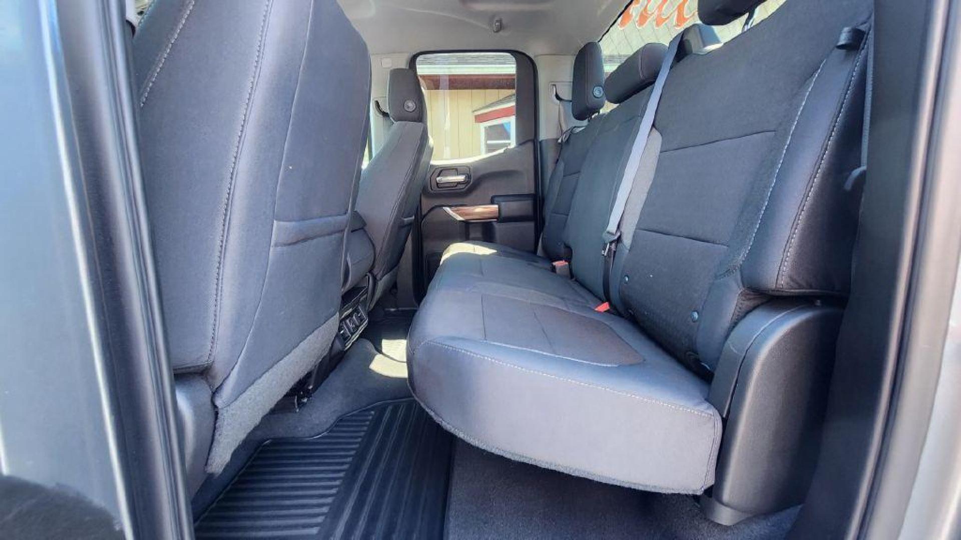 2019 GRAY CHEVROLET SILVERADO 1500 RST - 4WD (1GCRYEED3KZ) with an 5.3L engine, Automatic transmission, located at 101 S. Halleck St., DeMotte, 46310, (219) 987-2922, 41.202343, -87.198189 - Photo#6