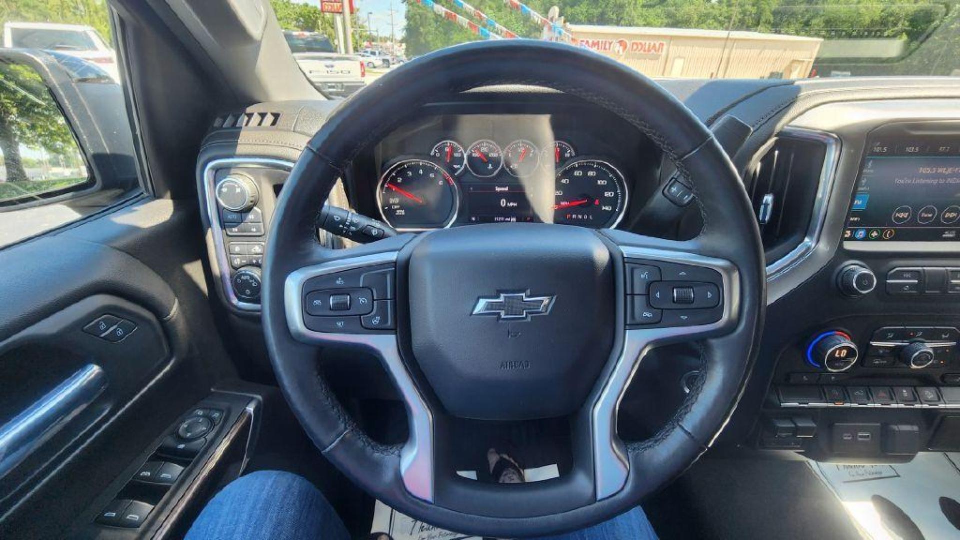 2019 GRAY CHEVROLET SILVERADO 1500 RST - 4WD (1GCRYEED3KZ) with an 5.3L engine, Automatic transmission, located at 101 S. Halleck St., DeMotte, 46310, (219) 987-2922, 41.202343, -87.198189 - Photo#12