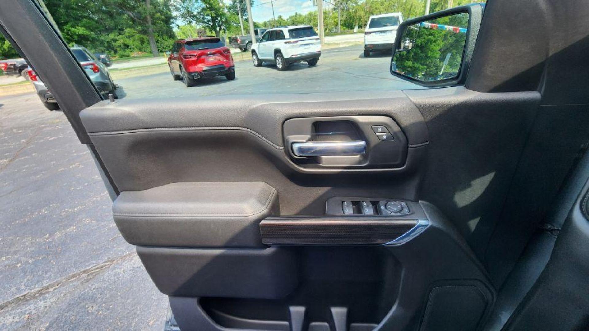 2019 GRAY CHEVROLET SILVERADO 1500 RST - 4WD (1GCRYEED3KZ) with an 5.3L engine, Automatic transmission, located at 101 S. Halleck St., DeMotte, 46310, (219) 987-2922, 41.202343, -87.198189 - Photo#18