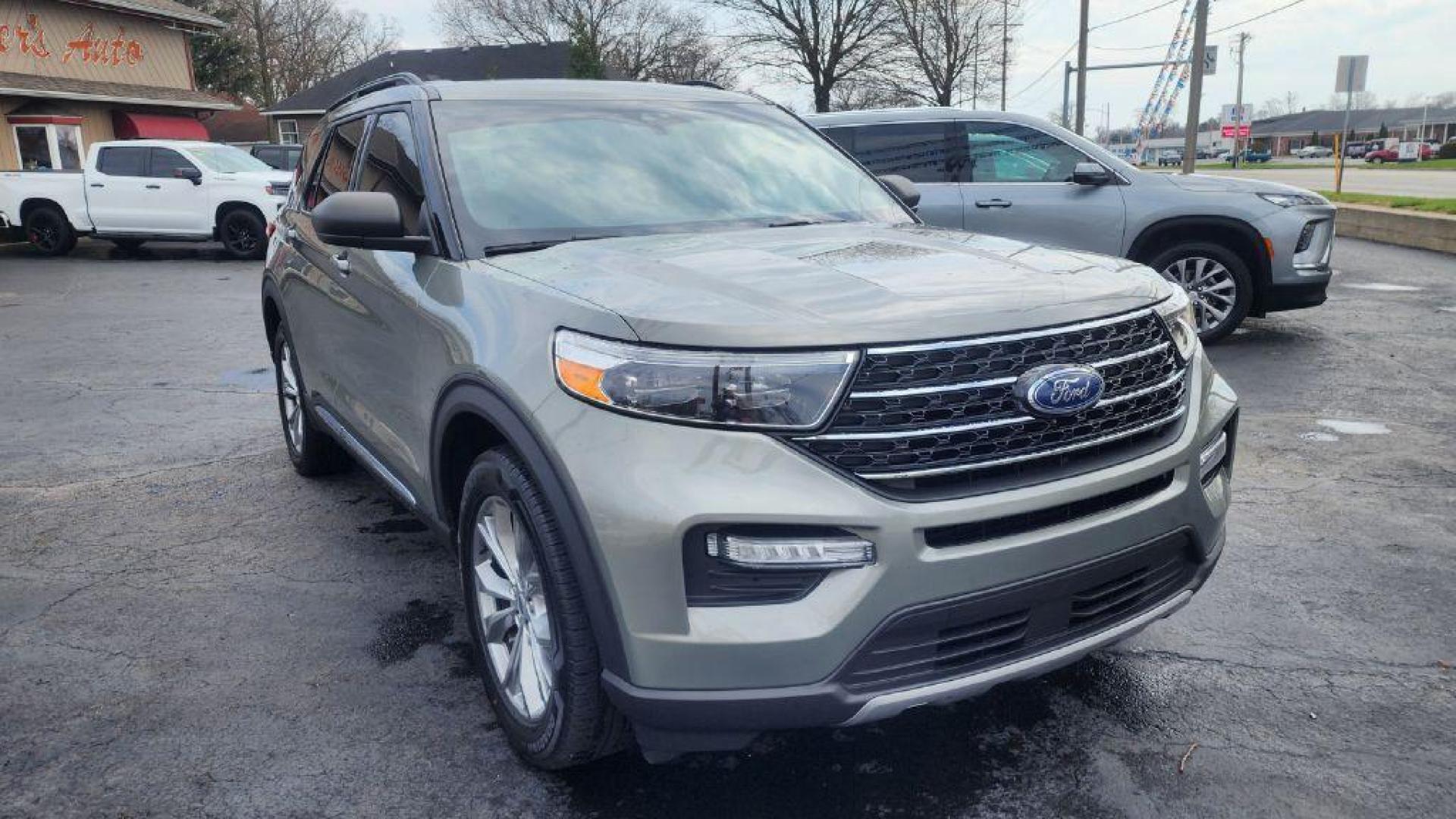 2020 GREEN FORD EXPLORER XLT (1FMSK8DH3LG) with an 2.3L engine, Automatic transmission, located at 101 S. Halleck St., DeMotte, 46310, (219) 987-2922, 41.202343, -87.198189 - Photo#1