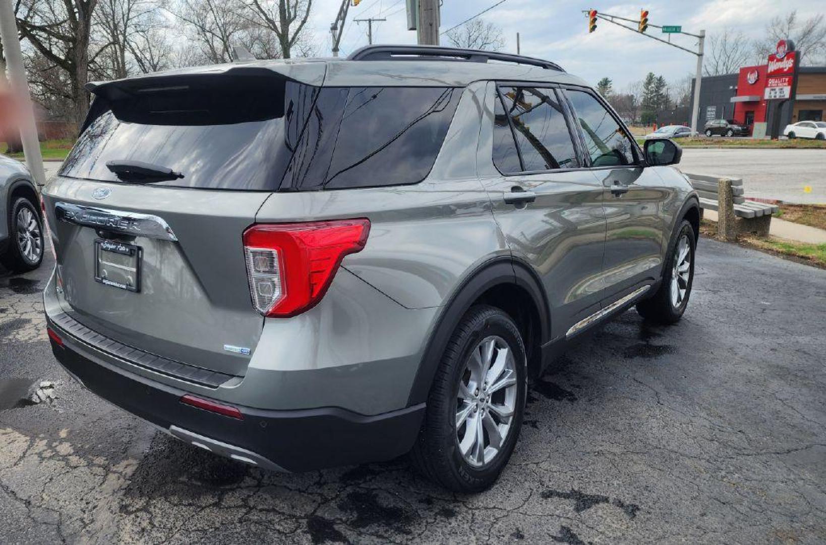 2020 GREEN FORD EXPLORER XLT (1FMSK8DH3LG) with an 2.3L engine, Automatic transmission, located at 101 S. Halleck St., DeMotte, 46310, (219) 987-2922, 41.202343, -87.198189 - Photo#2