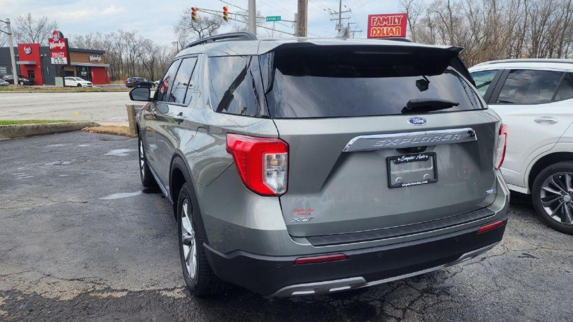 2020 GREEN FORD EXPLORER XLT (1FMSK8DH3LG) with an 2.3L engine, Automatic transmission, located at 101 S. Halleck St., DeMotte, 46310, (219) 987-2922, 41.202343, -87.198189 - Photo#3