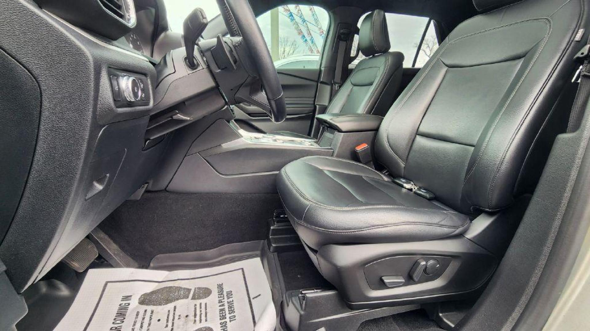 2020 GREEN FORD EXPLORER XLT (1FMSK8DH3LG) with an 2.3L engine, Automatic transmission, located at 101 S. Halleck St., DeMotte, 46310, (219) 987-2922, 41.202343, -87.198189 - Photo#4