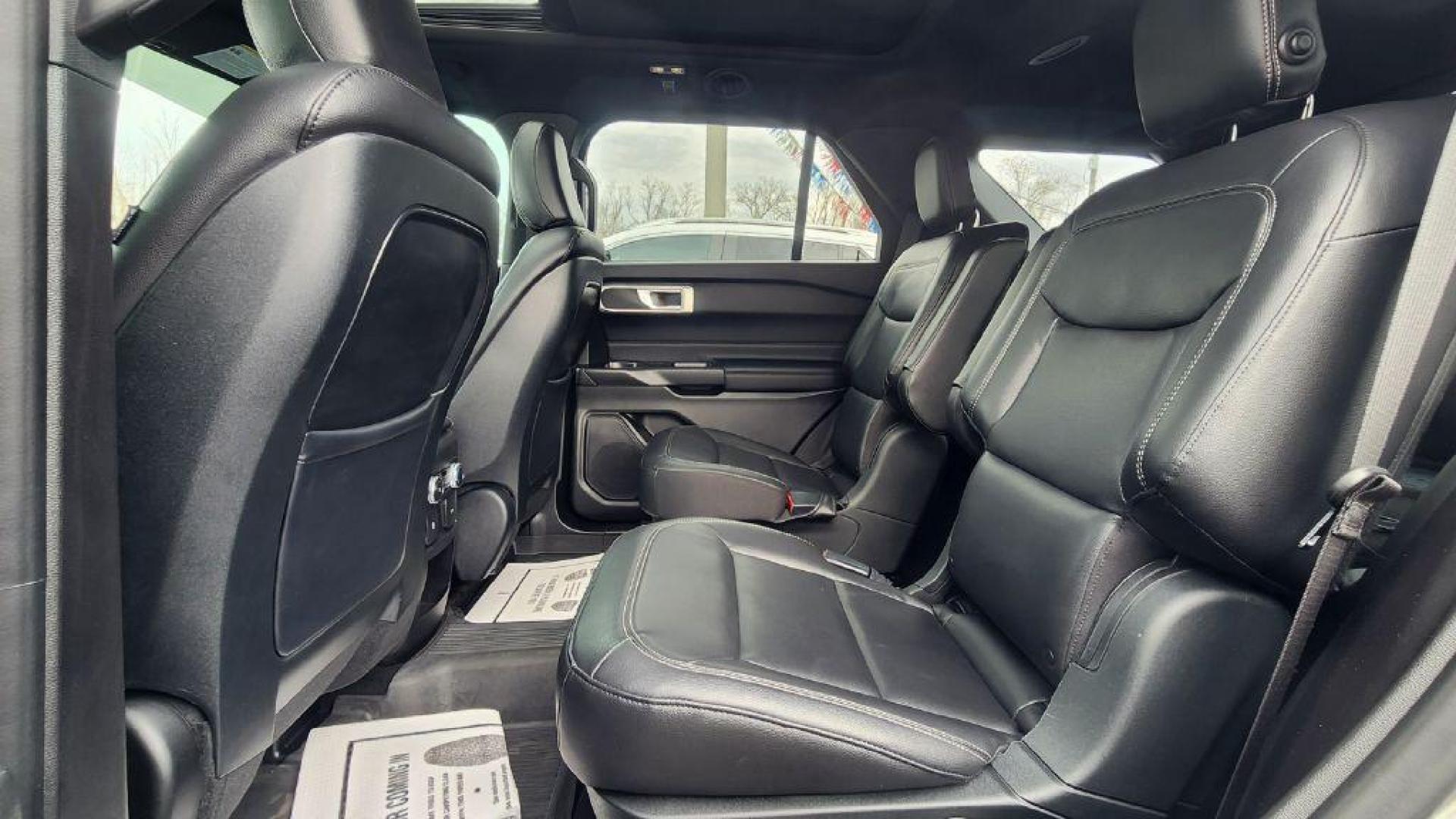 2020 GREEN FORD EXPLORER XLT (1FMSK8DH3LG) with an 2.3L engine, Automatic transmission, located at 101 S. Halleck St., DeMotte, 46310, (219) 987-2922, 41.202343, -87.198189 - Photo#5