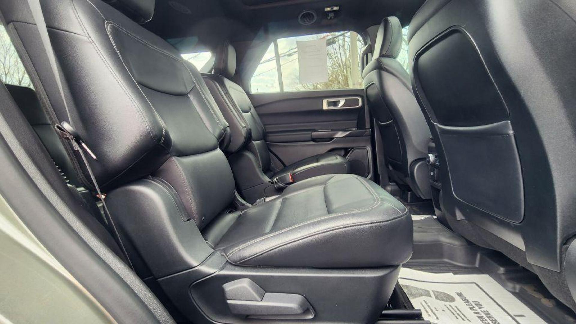 2020 GREEN FORD EXPLORER XLT (1FMSK8DH3LG) with an 2.3L engine, Automatic transmission, located at 101 S. Halleck St., DeMotte, 46310, (219) 987-2922, 41.202343, -87.198189 - Photo#8