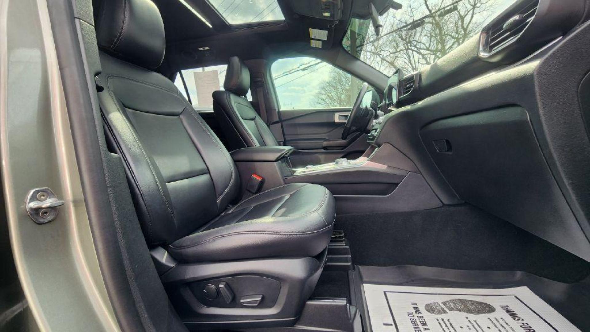 2020 GREEN FORD EXPLORER XLT (1FMSK8DH3LG) with an 2.3L engine, Automatic transmission, located at 101 S. Halleck St., DeMotte, 46310, (219) 987-2922, 41.202343, -87.198189 - Photo#9