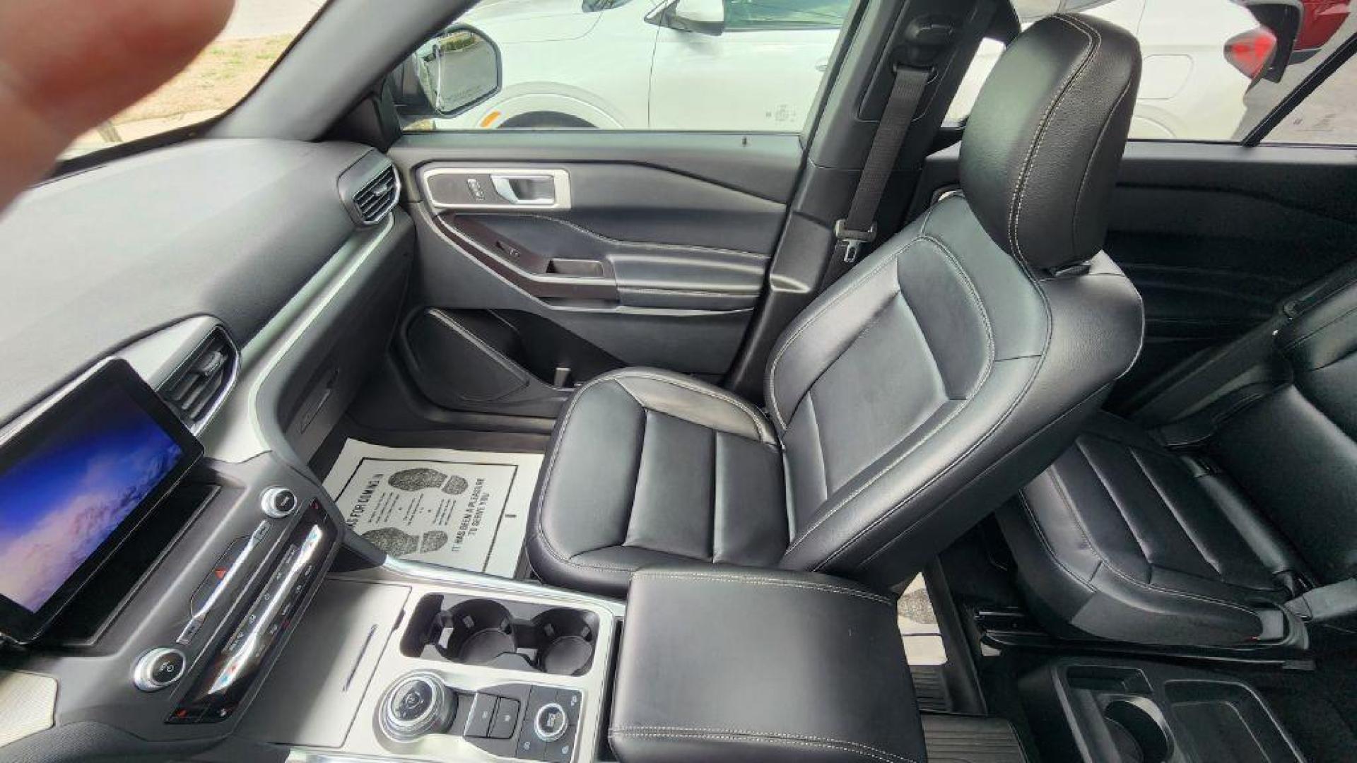 2020 GREEN FORD EXPLORER XLT (1FMSK8DH3LG) with an 2.3L engine, Automatic transmission, located at 101 S. Halleck St., DeMotte, 46310, (219) 987-2922, 41.202343, -87.198189 - Photo#11