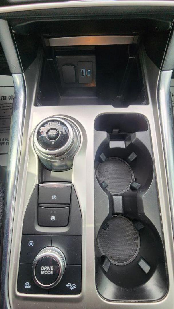 2020 GREEN FORD EXPLORER XLT (1FMSK8DH3LG) with an 2.3L engine, Automatic transmission, located at 101 S. Halleck St., DeMotte, 46310, (219) 987-2922, 41.202343, -87.198189 - Photo#17