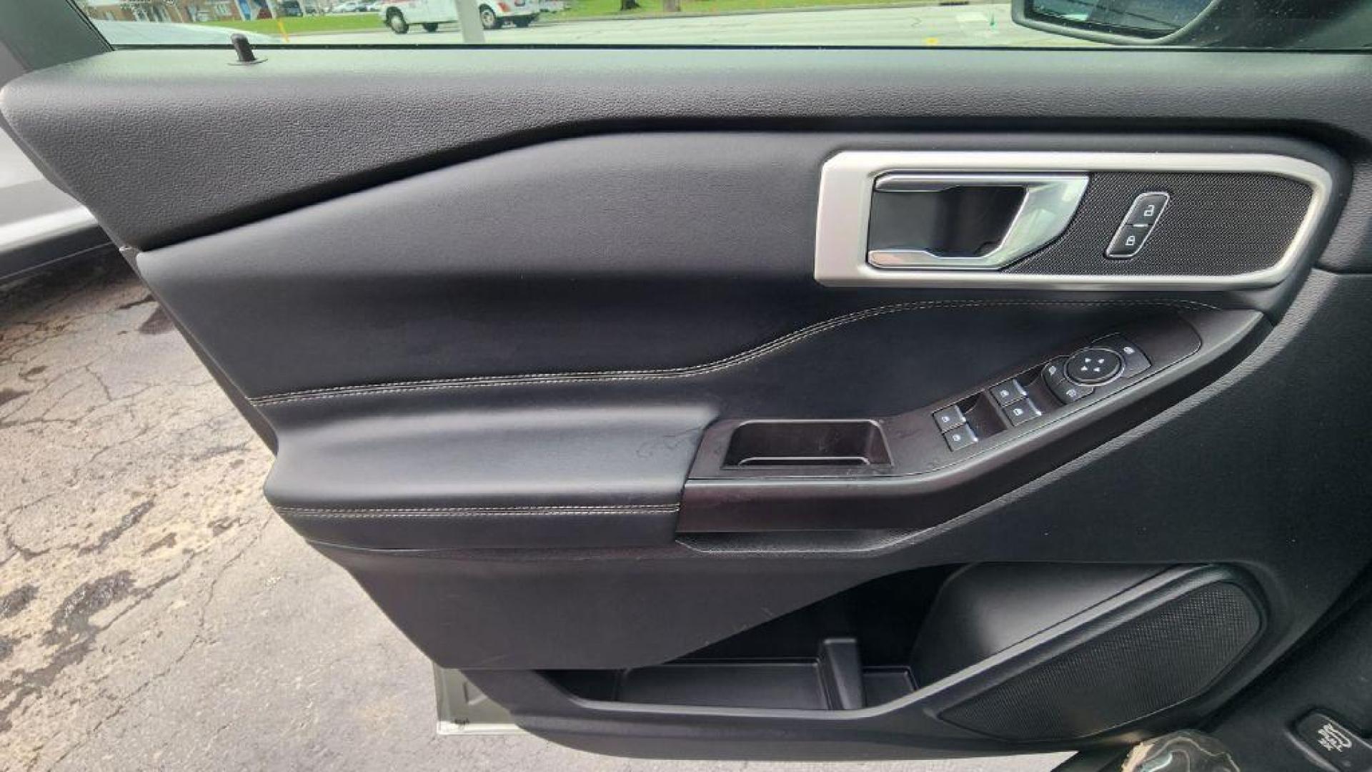 2020 GREEN FORD EXPLORER XLT (1FMSK8DH3LG) with an 2.3L engine, Automatic transmission, located at 101 S. Halleck St., DeMotte, 46310, (219) 987-2922, 41.202343, -87.198189 - Photo#19