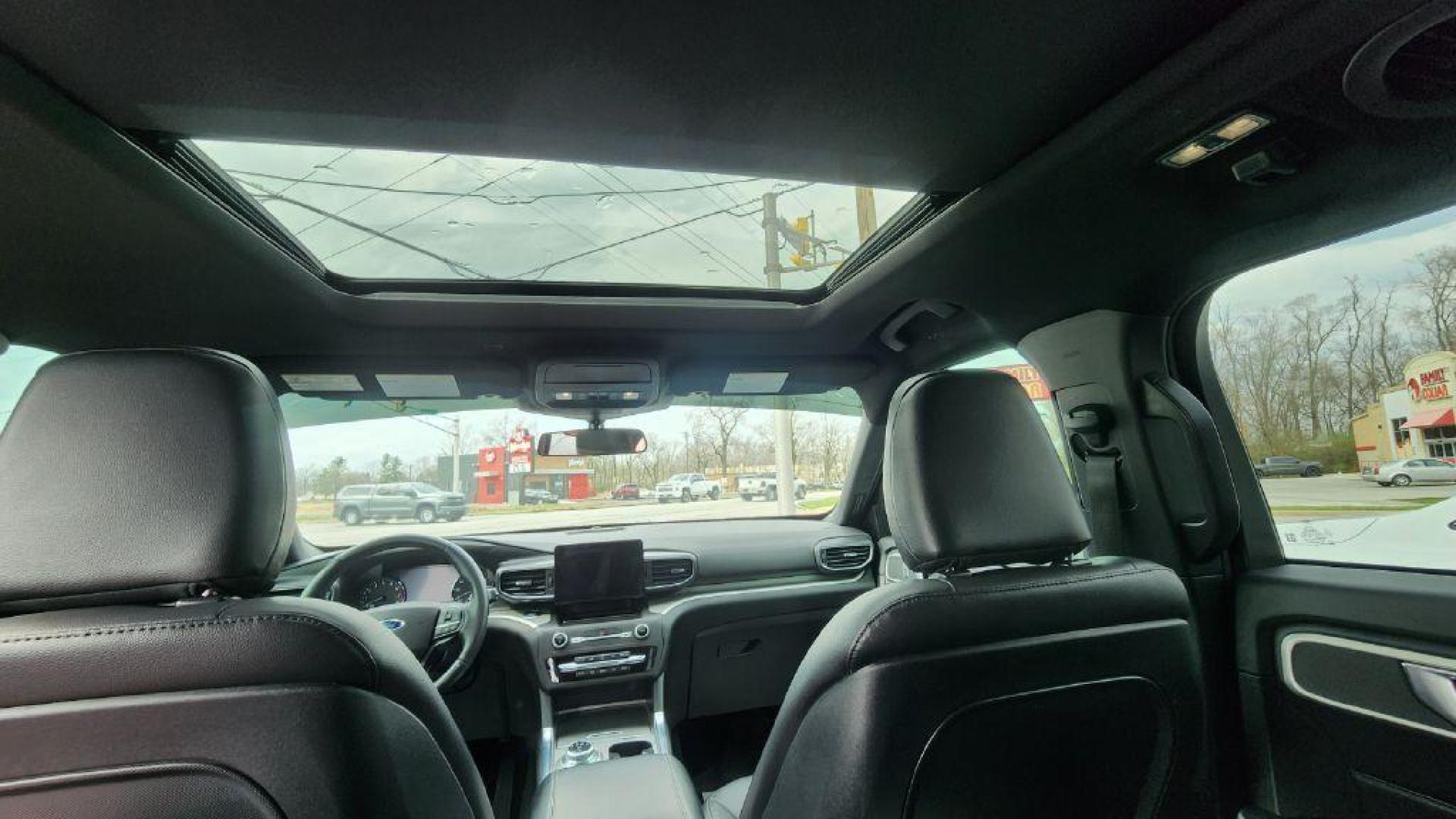 2020 GREEN FORD EXPLORER XLT (1FMSK8DH3LG) with an 2.3L engine, Automatic transmission, located at 101 S. Halleck St., DeMotte, 46310, (219) 987-2922, 41.202343, -87.198189 - Photo#20