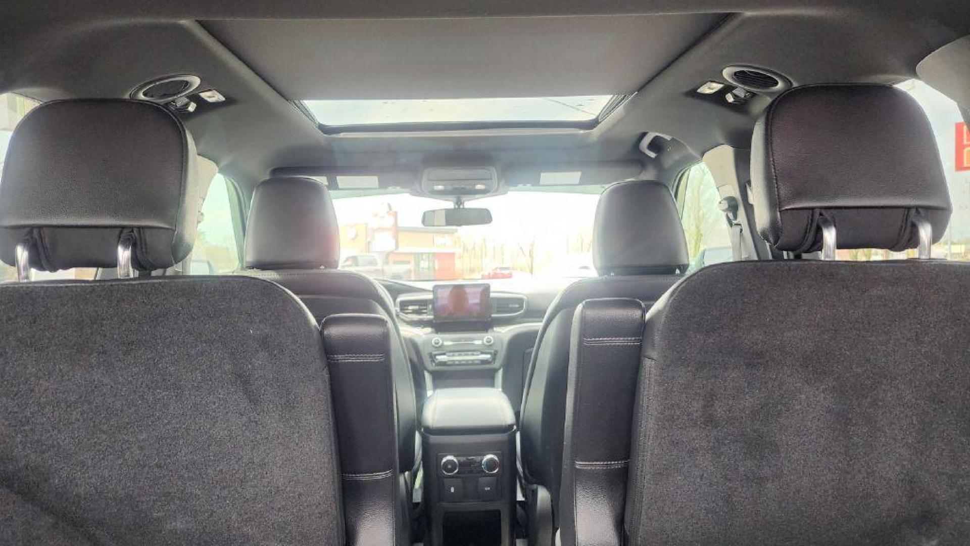 2020 GREEN FORD EXPLORER XLT (1FMSK8DH3LG) with an 2.3L engine, Automatic transmission, located at 101 S. Halleck St., DeMotte, 46310, (219) 987-2922, 41.202343, -87.198189 - Photo#24