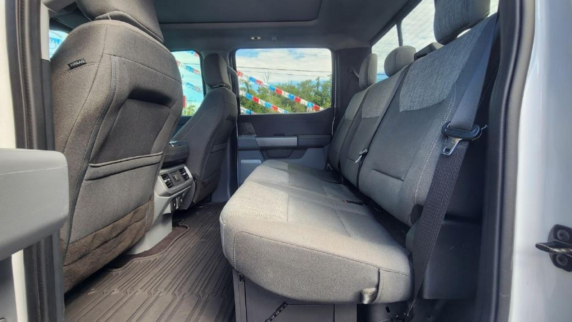 2022 WHITE FORD F150 SUPERCREW (1FTFW1E81NK) with an 3.5L engine, Automatic transmission, located at 101 S. Halleck St., DeMotte, 46310, (219) 987-2922, 41.202343, -87.198189- Photo#5