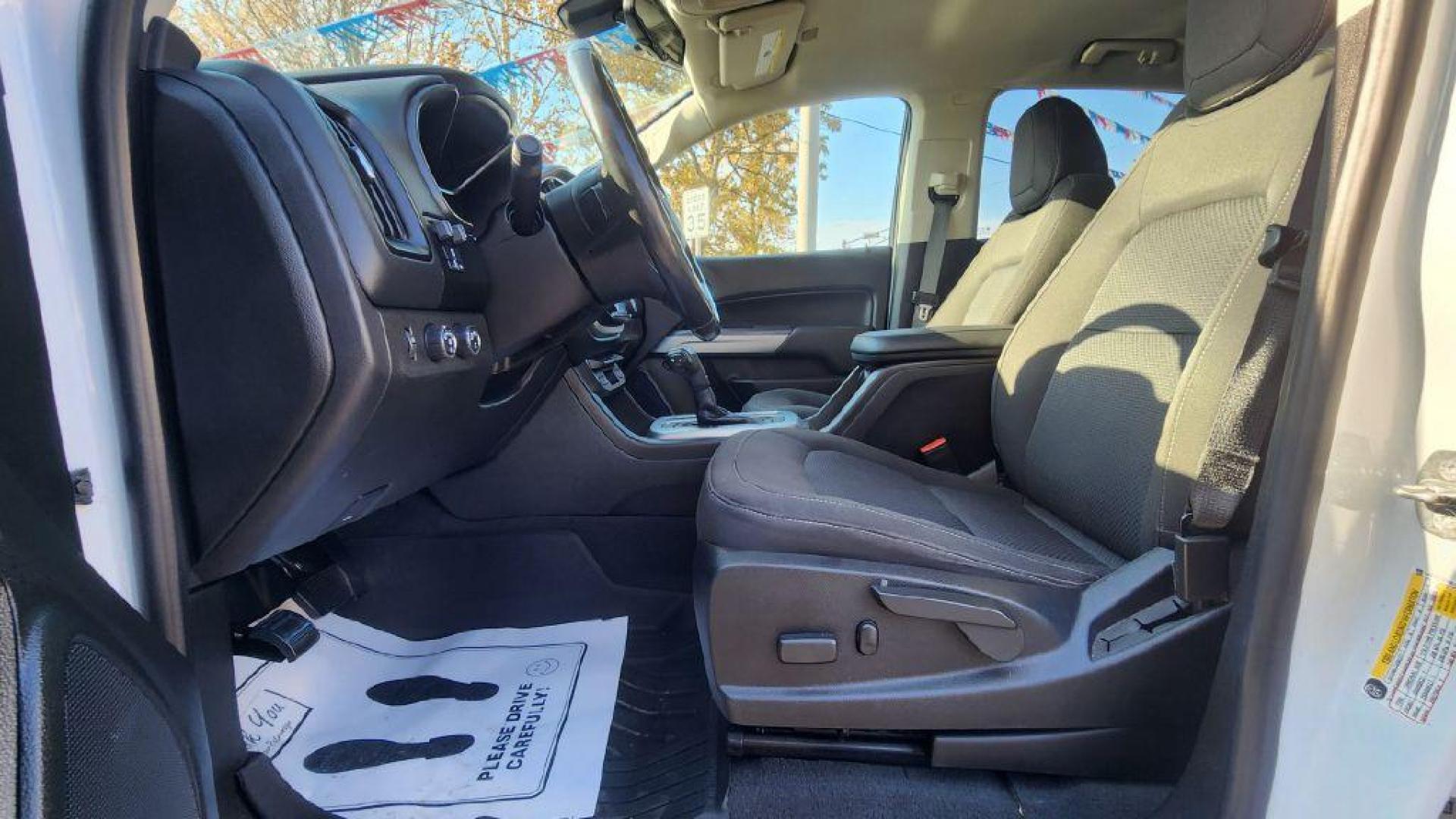 2020 WHITE CHEVROLET COLORADO LT (1GCGTCEN9L1) with an 3.6L engine, Automatic transmission, located at 101 S. Halleck St., DeMotte, 46310, (219) 987-2922, 41.202343, -87.198189 - Photo#4