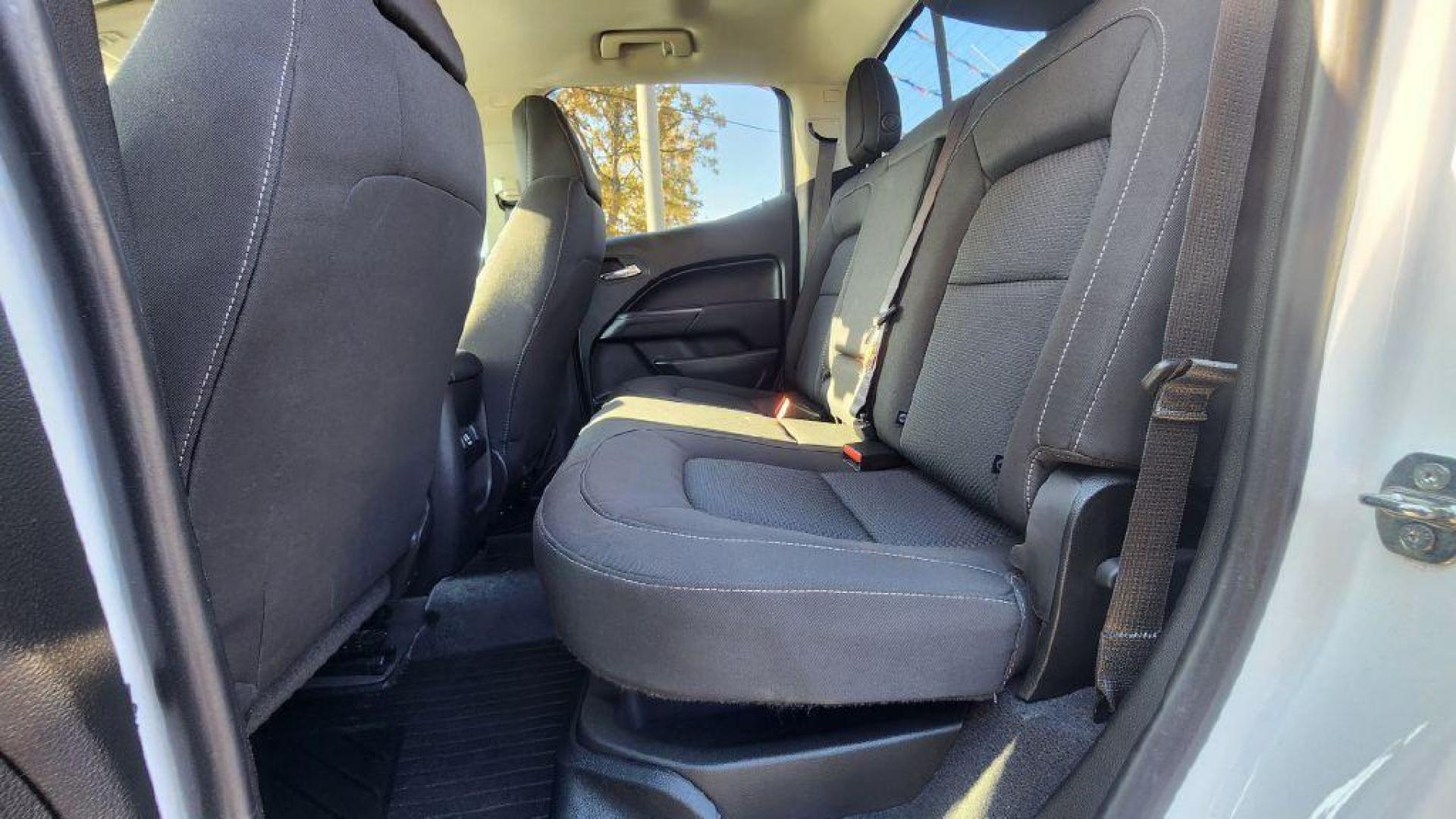 2020 WHITE CHEVROLET COLORADO LT (1GCGTCEN9L1) with an 3.6L engine, Automatic transmission, located at 101 S. Halleck St., DeMotte, 46310, (219) 987-2922, 41.202343, -87.198189 - Photo#5