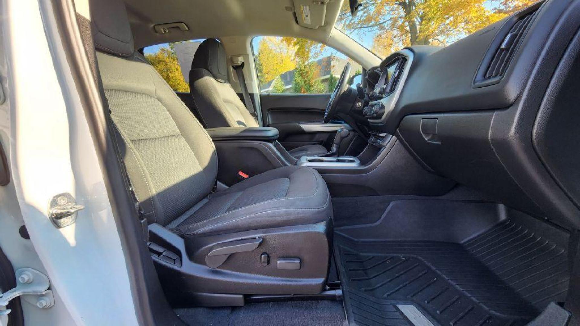 2020 WHITE CHEVROLET COLORADO LT (1GCGTCEN9L1) with an 3.6L engine, Automatic transmission, located at 101 S. Halleck St., DeMotte, 46310, (219) 987-2922, 41.202343, -87.198189 - Photo#7