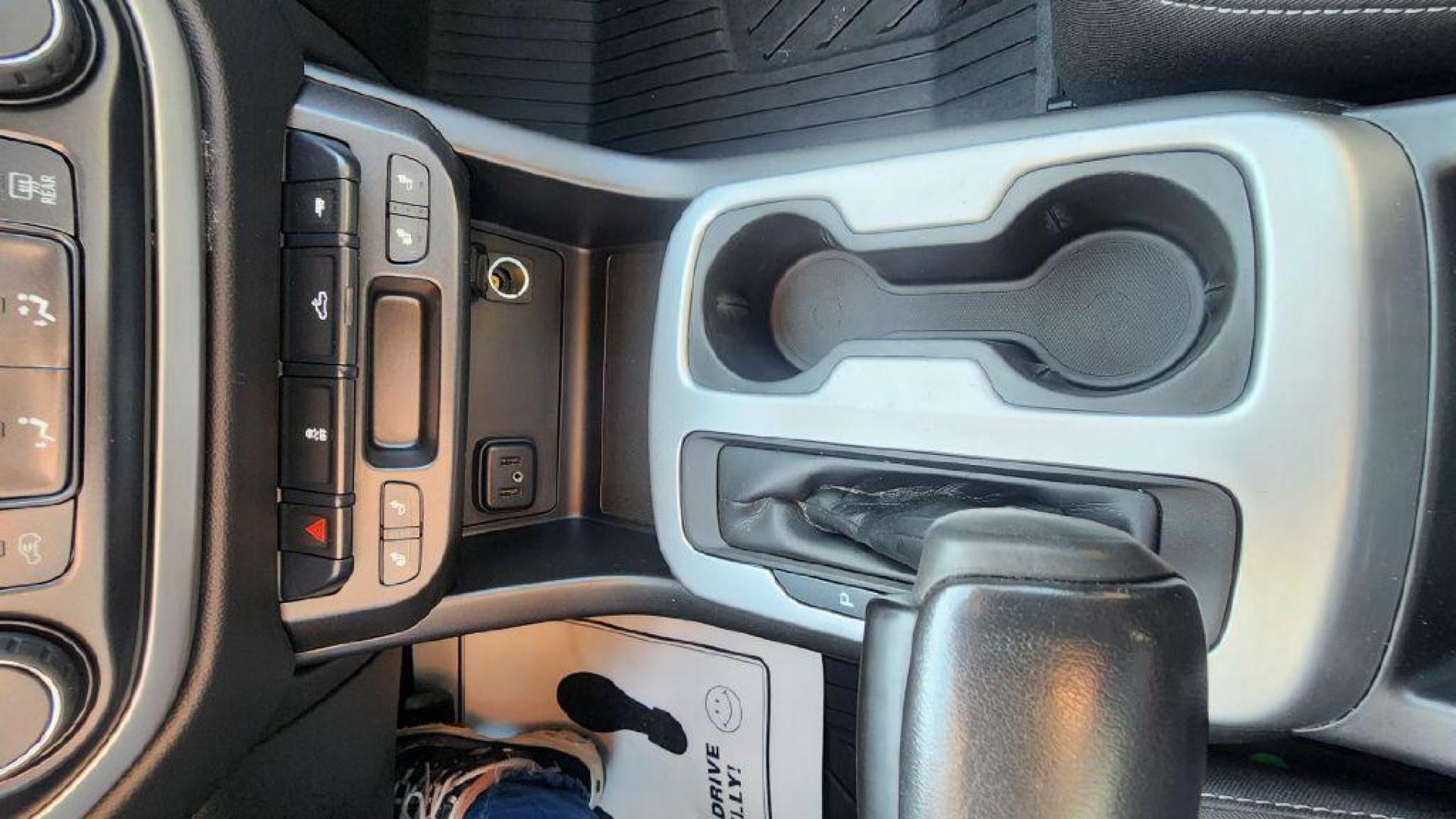 2020 WHITE CHEVROLET COLORADO LT (1GCGTCEN9L1) with an 3.6L engine, Automatic transmission, located at 101 S. Halleck St., DeMotte, 46310, (219) 987-2922, 41.202343, -87.198189 - Photo#15