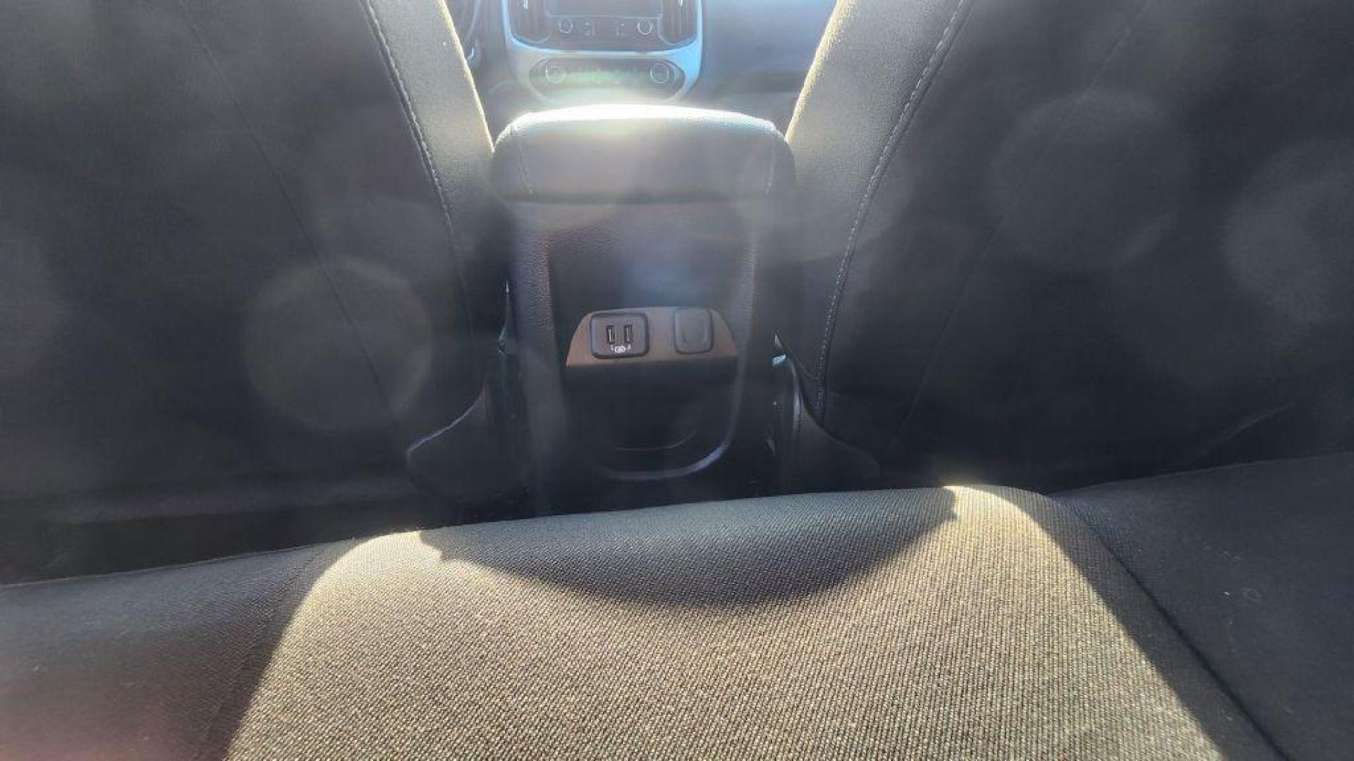 2020 WHITE CHEVROLET COLORADO LT (1GCGTCEN9L1) with an 3.6L engine, Automatic transmission, located at 101 S. Halleck St., DeMotte, 46310, (219) 987-2922, 41.202343, -87.198189 - Photo#17