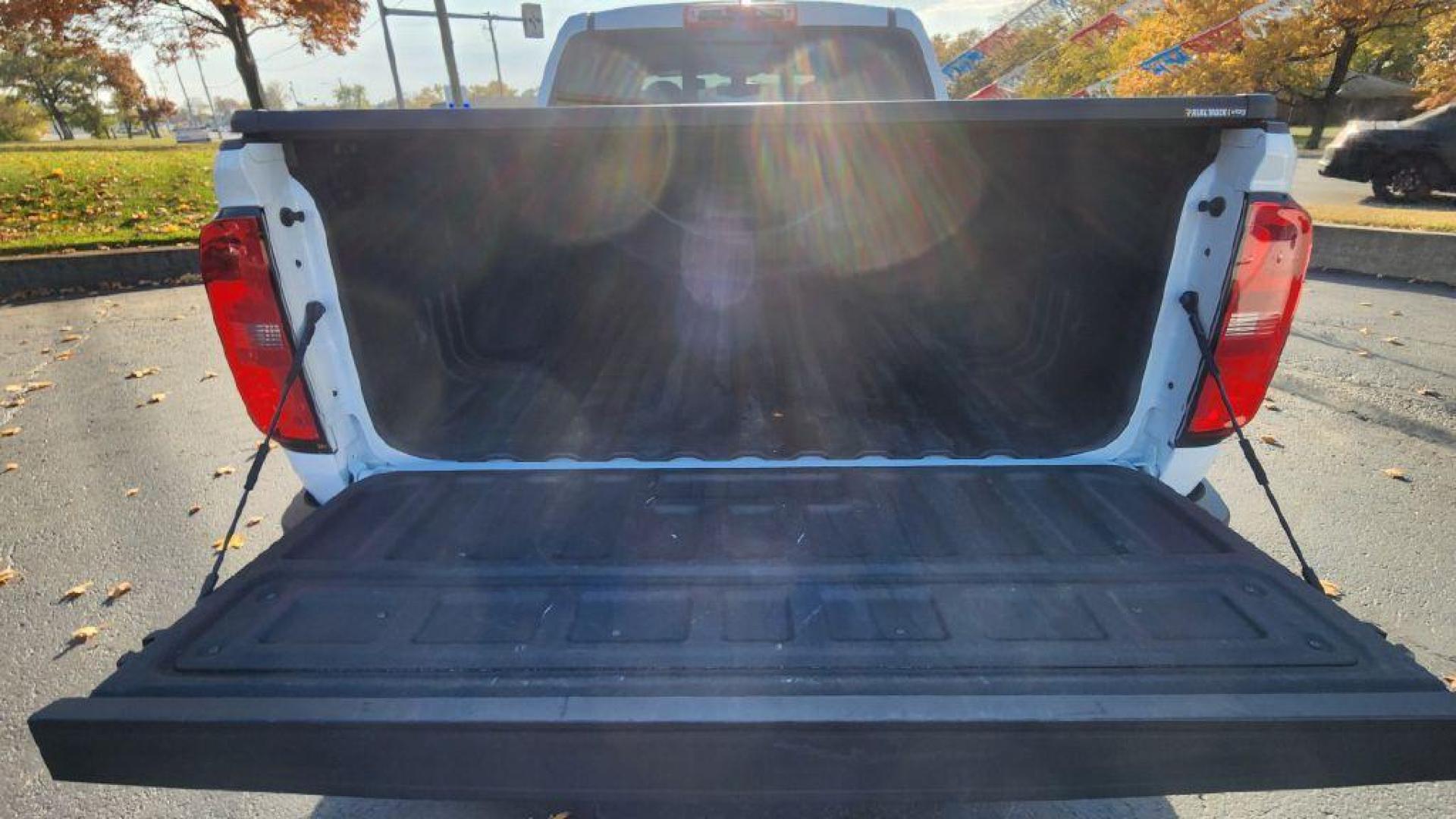 2020 WHITE CHEVROLET COLORADO LT (1GCGTCEN9L1) with an 3.6L engine, Automatic transmission, located at 101 S. Halleck St., DeMotte, 46310, (219) 987-2922, 41.202343, -87.198189 - Photo#20