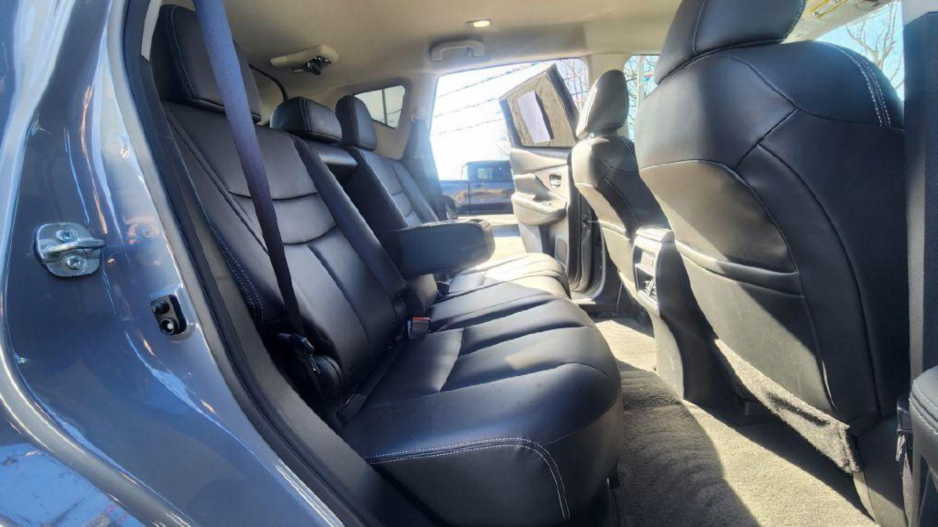 2023 GRAY NISSAN MURANO SV - AWD (5N1AZ2BSXPC) with an 3.5L engine, Automatic transmission, located at 101 S. Halleck St., DeMotte, 46310, (219) 987-2922, 41.202343, -87.198189 - Photo#6