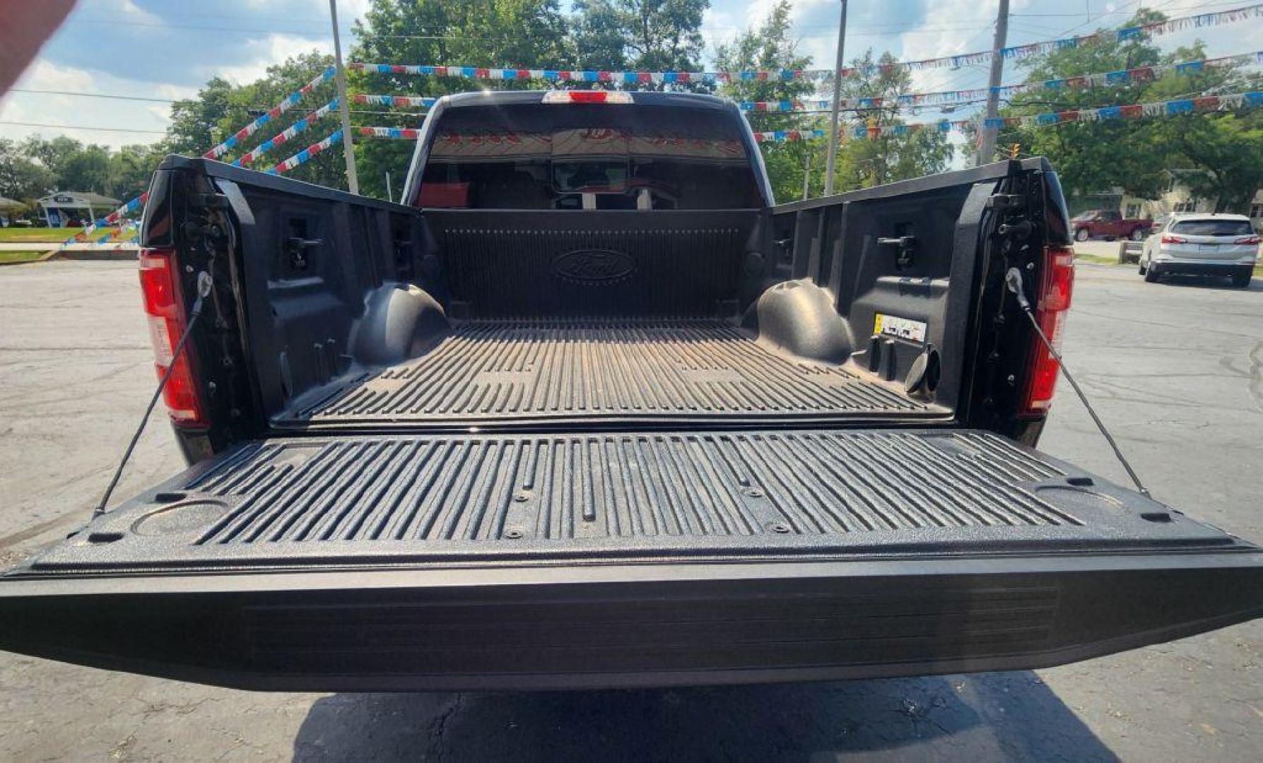 2020 BLACK FORD F150 SUPERCREW - 4WD (1FTEW1EP8LF) with an 2.7L engine, Automatic transmission, located at 101 S. Halleck St., DeMotte, 46310, (219) 987-2922, 41.202343, -87.198189 - Photo#5