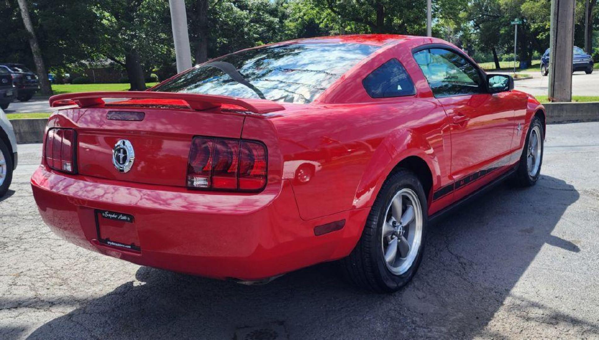 2006 RED FORD MUSTANG CP (1ZVFT80N565) with an 4.0L engine, Automatic transmission, located at 101 S. Halleck St., DeMotte, 46310, (219) 987-2922, 41.202343, -87.198189 - Photo#2