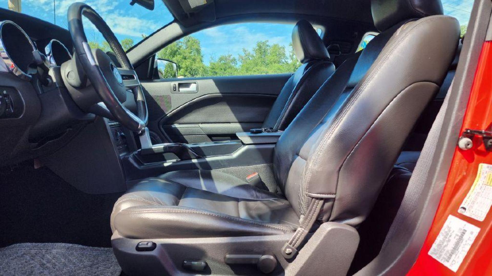 2006 RED FORD MUSTANG CP (1ZVFT80N565) with an 4.0L engine, Automatic transmission, located at 101 S. Halleck St., DeMotte, 46310, (219) 987-2922, 41.202343, -87.198189 - Photo#4
