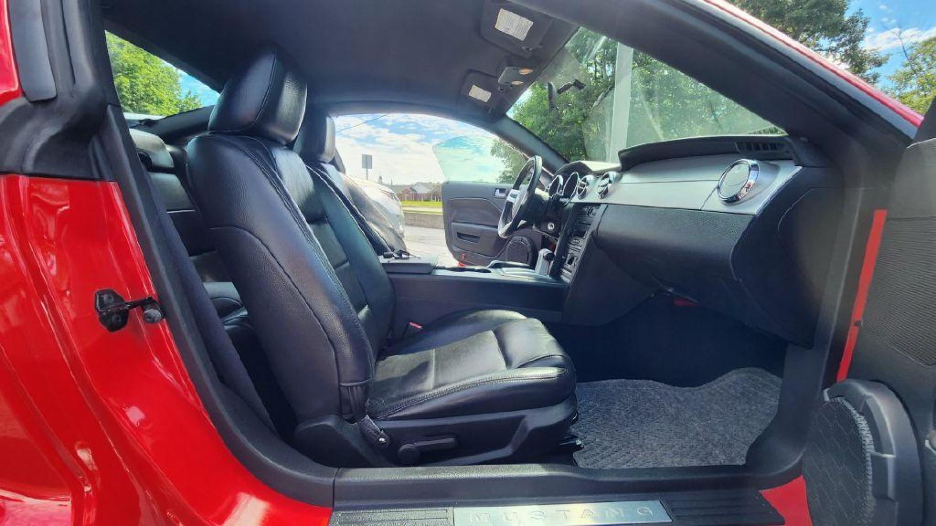 2006 RED FORD MUSTANG CP (1ZVFT80N565) with an 4.0L engine, Automatic transmission, located at 101 S. Halleck St., DeMotte, 46310, (219) 987-2922, 41.202343, -87.198189 - Photo#5
