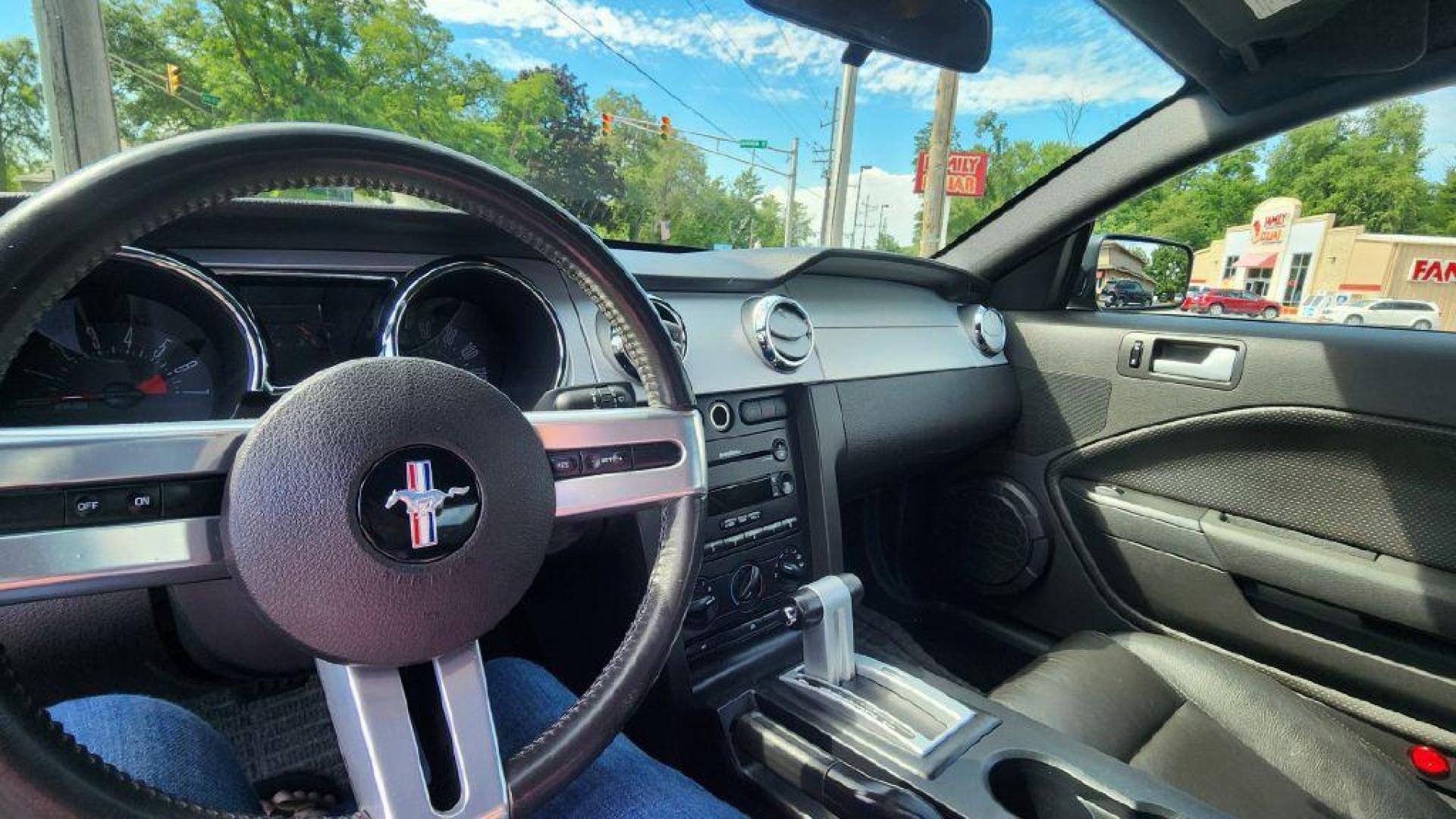 2006 RED FORD MUSTANG CP (1ZVFT80N565) with an 4.0L engine, Automatic transmission, located at 101 S. Halleck St., DeMotte, 46310, (219) 987-2922, 41.202343, -87.198189 - Photo#7