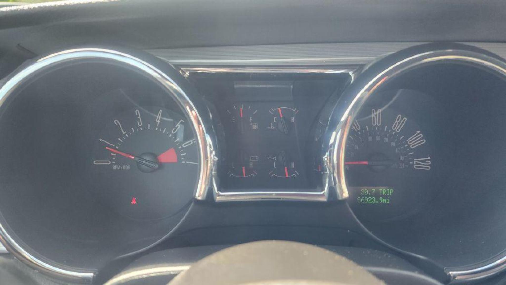 2006 RED FORD MUSTANG CP (1ZVFT80N565) with an 4.0L engine, Automatic transmission, located at 101 S. Halleck St., DeMotte, 46310, (219) 987-2922, 41.202343, -87.198189 - Photo#8