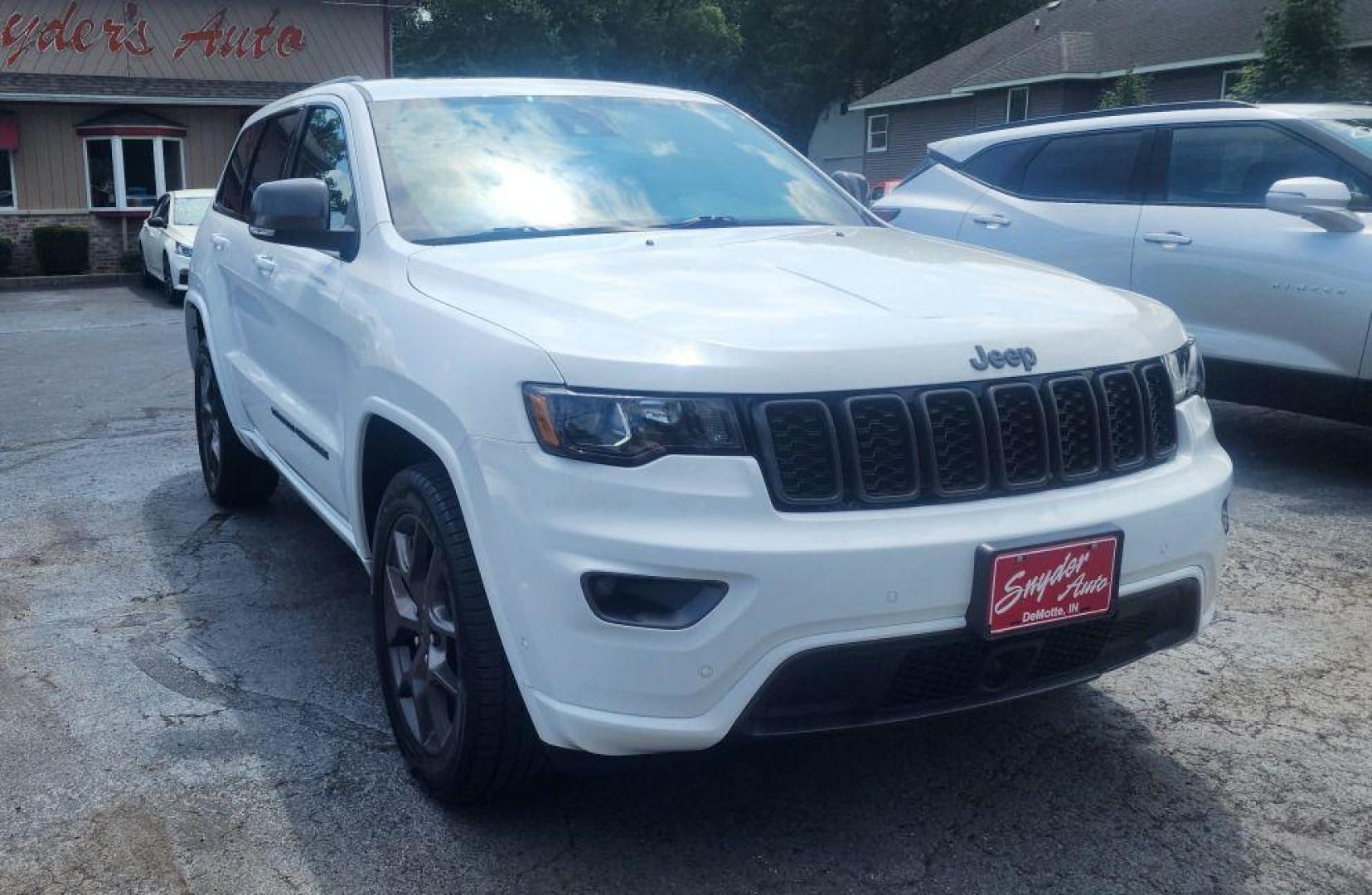 2021 WHITE JEEP GRAND CHEROKEE LIMITED - 4WD (1C4RJFBG7MC) with an 3.6L engine, Automatic transmission, located at 101 S. Halleck St., DeMotte, 46310, (219) 987-2922, 41.202343, -87.198189 - Photo#1