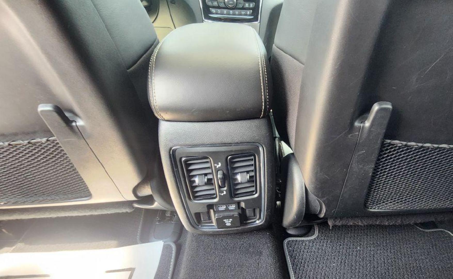 2021 WHITE JEEP GRAND CHEROKEE LIMITED - 4WD (1C4RJFBG7MC) with an 3.6L engine, Automatic transmission, located at 101 S. Halleck St., DeMotte, 46310, (219) 987-2922, 41.202343, -87.198189 - Photo#21