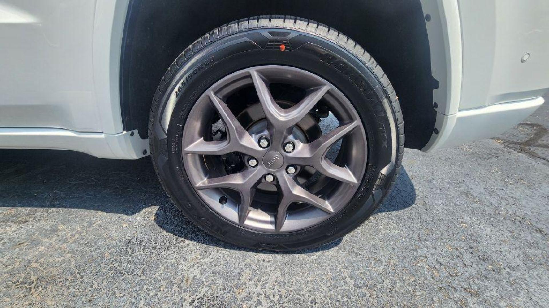 2021 WHITE JEEP GRAND CHEROKEE LIMITED - 4WD (1C4RJFBG7MC) with an 3.6L engine, Automatic transmission, located at 101 S. Halleck St., DeMotte, 46310, (219) 987-2922, 41.202343, -87.198189 - Photo#26