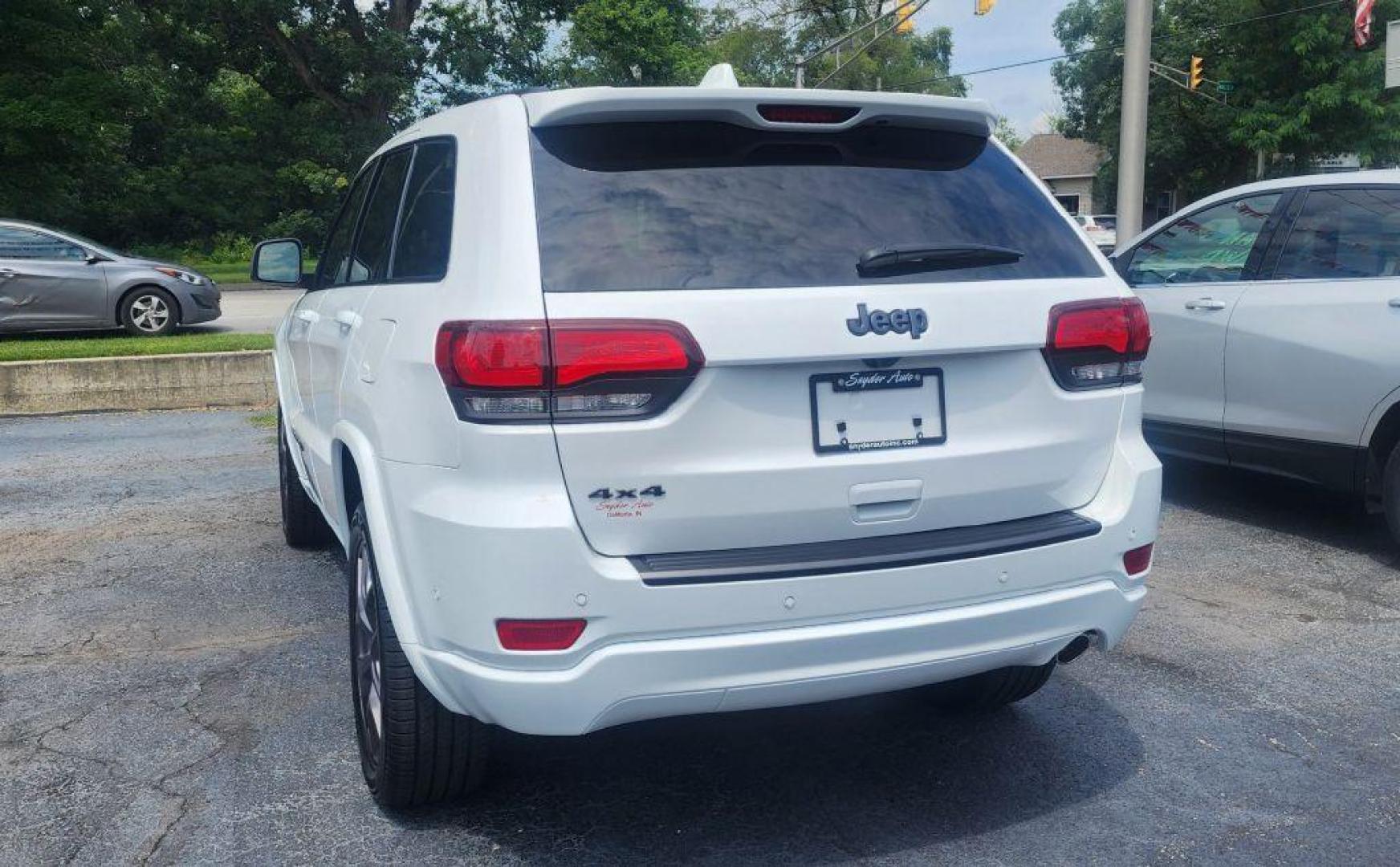 2021 WHITE JEEP GRAND CHEROKEE LIMITED - 4WD (1C4RJFBG7MC) with an 3.6L engine, Automatic transmission, located at 101 S. Halleck St., DeMotte, 46310, (219) 987-2922, 41.202343, -87.198189 - Photo#3