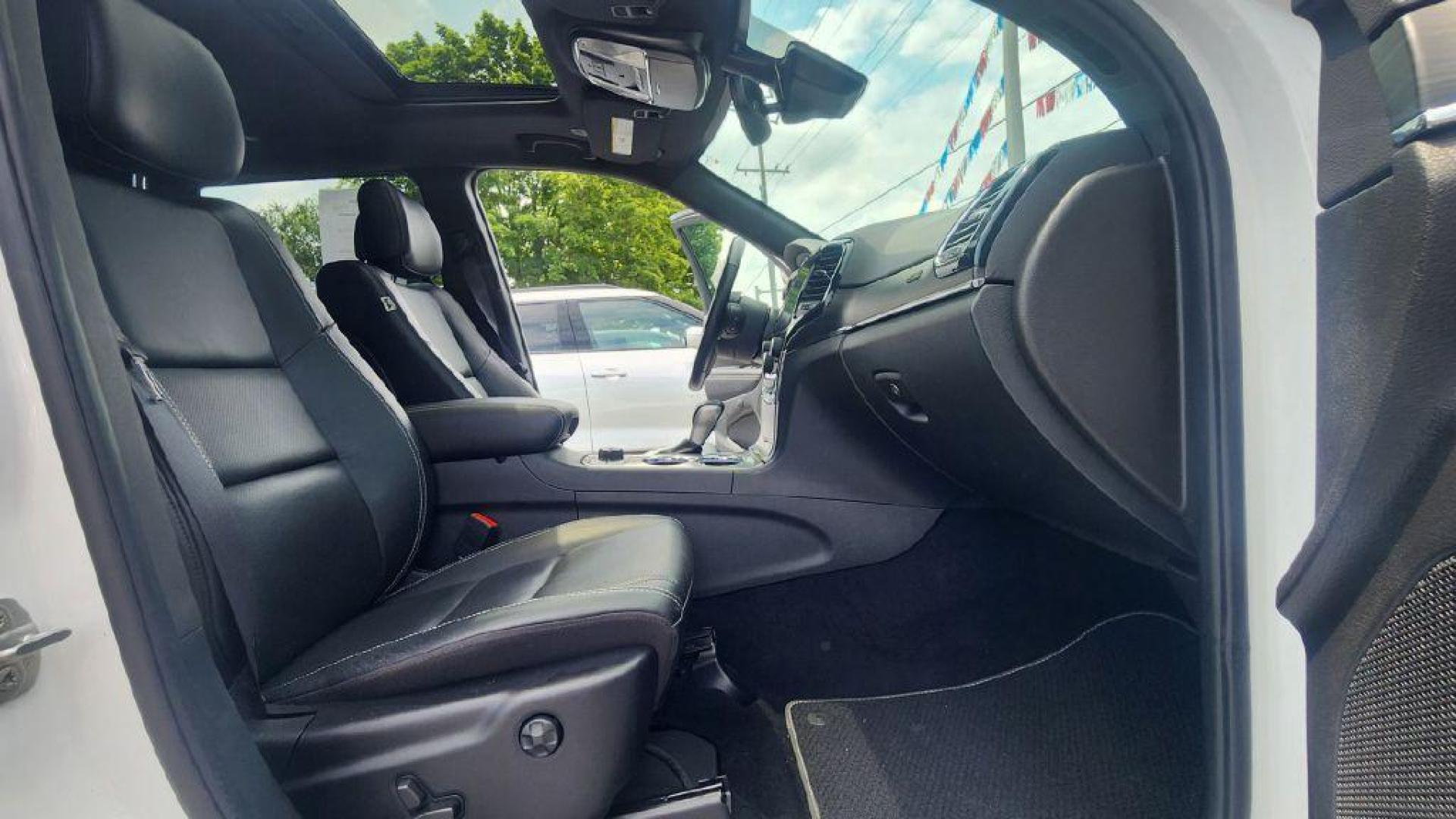 2021 WHITE JEEP GRAND CHEROKEE LIMITED - 4WD (1C4RJFBG7MC) with an 3.6L engine, Automatic transmission, located at 101 S. Halleck St., DeMotte, 46310, (219) 987-2922, 41.202343, -87.198189 - Photo#7