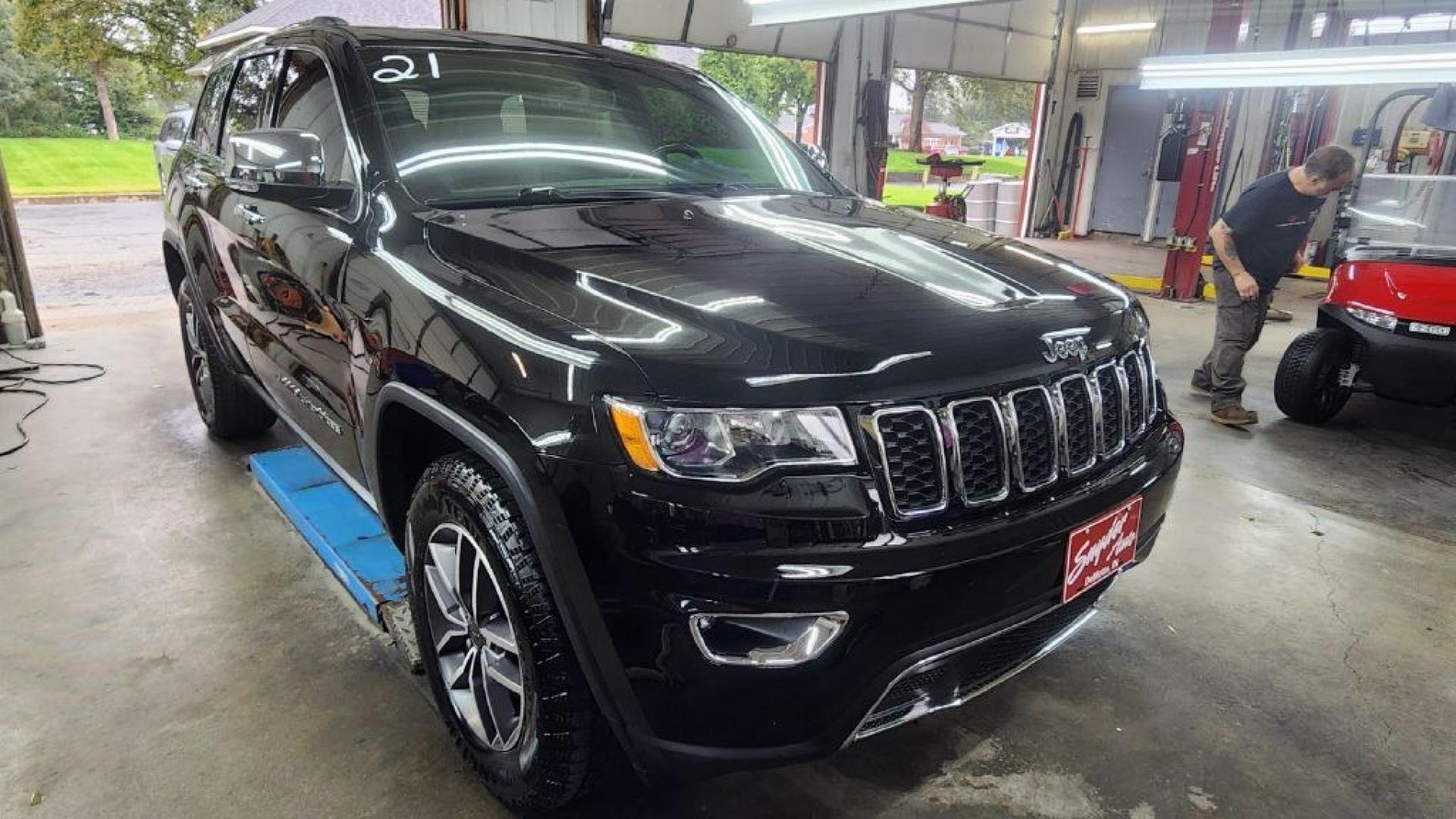 2021 BLACK JEEP GRAND CHEROKEE LIMITED (1C4RJFBG5MC) with an 3.6L engine, Automatic transmission, located at 101 S. Halleck St., DeMotte, 46310, (219) 987-2922, 41.202343, -87.198189- Photo#1