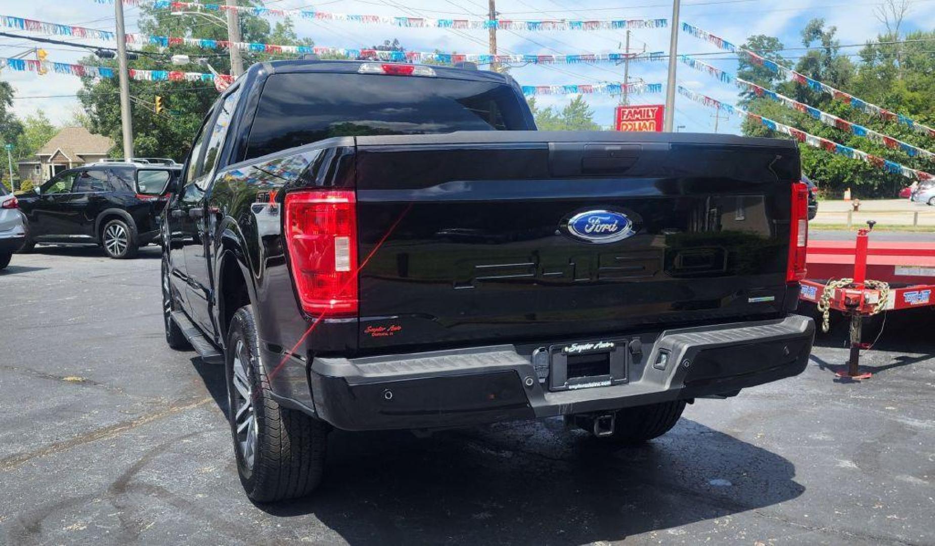 2021 BLACK FORD F150 SUPERCREW - 4WD (1FTEW1EP8MF) with an 2.7L engine, Automatic transmission, located at 101 S. Halleck St., DeMotte, 46310, (219) 987-2922, 41.202343, -87.198189 - Photo#3