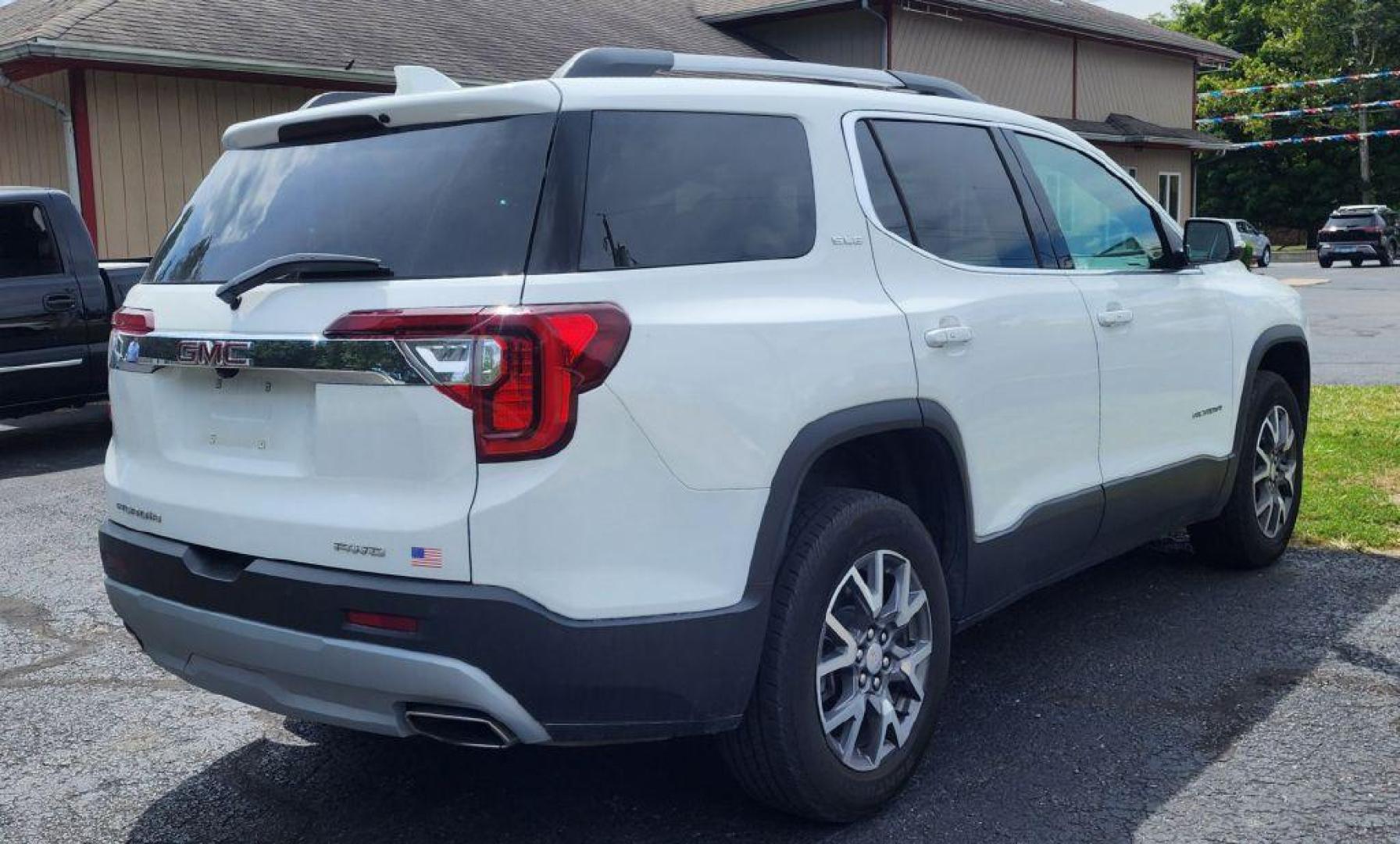 2023 WHITE GMC ACADIA SLE - AWD (1GKKNRL44PZ) with an 2.0L engine, Automatic transmission, located at 101 S. Halleck St., DeMotte, 46310, (219) 987-2922, 41.202343, -87.198189 - Photo#3