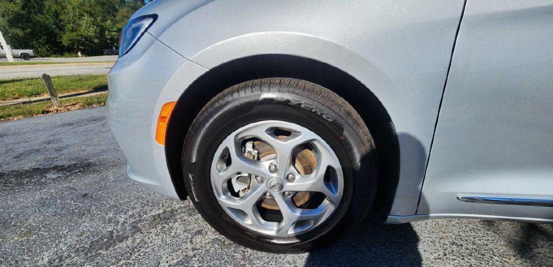 2023 SILVER CHRYSLER PACIFICA LIMITED - FWD (2C4RC1GG9PR) with an 3.6L engine, Automatic transmission, located at 101 S. Halleck St., DeMotte, 46310, (219) 987-2922, 41.202343, -87.198189 - Photo#23