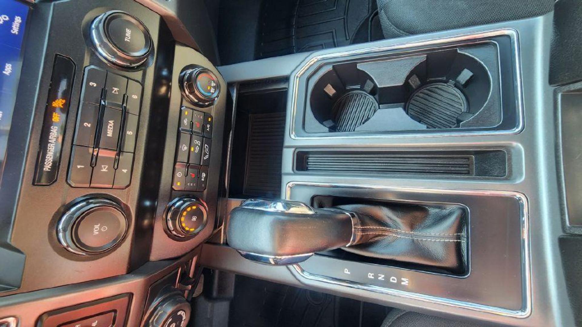 2020 GRAY FORD F150 SUPERCREW - 4WD (1FTEW1E42LF) with an 3.5L engine, Automatic transmission, located at 101 S. Halleck St., DeMotte, 46310, (219) 987-2922, 41.202343, -87.198189 - Photo#14